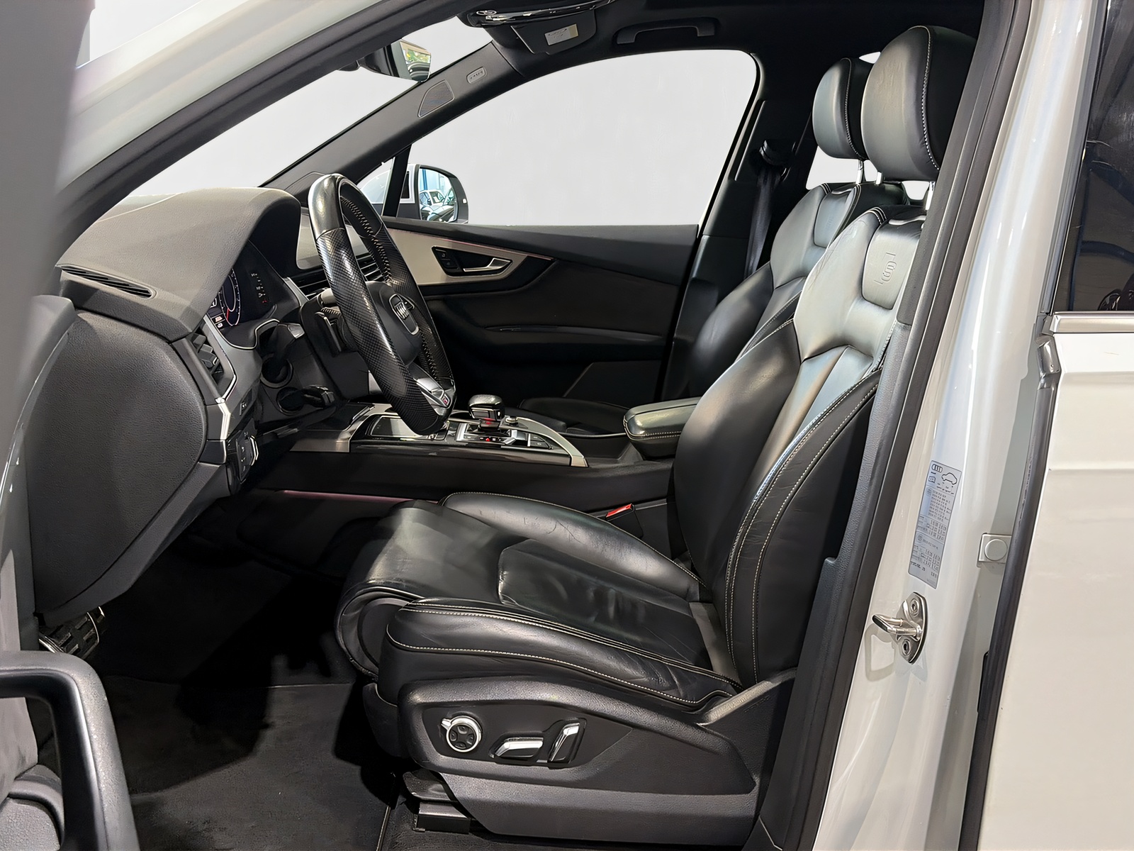 AUDI Q7 3.0 TDI S-Line quattro**Matrix LED,7-Plätzer,AHK,Panodach,Frisch ab MFK**-image-8