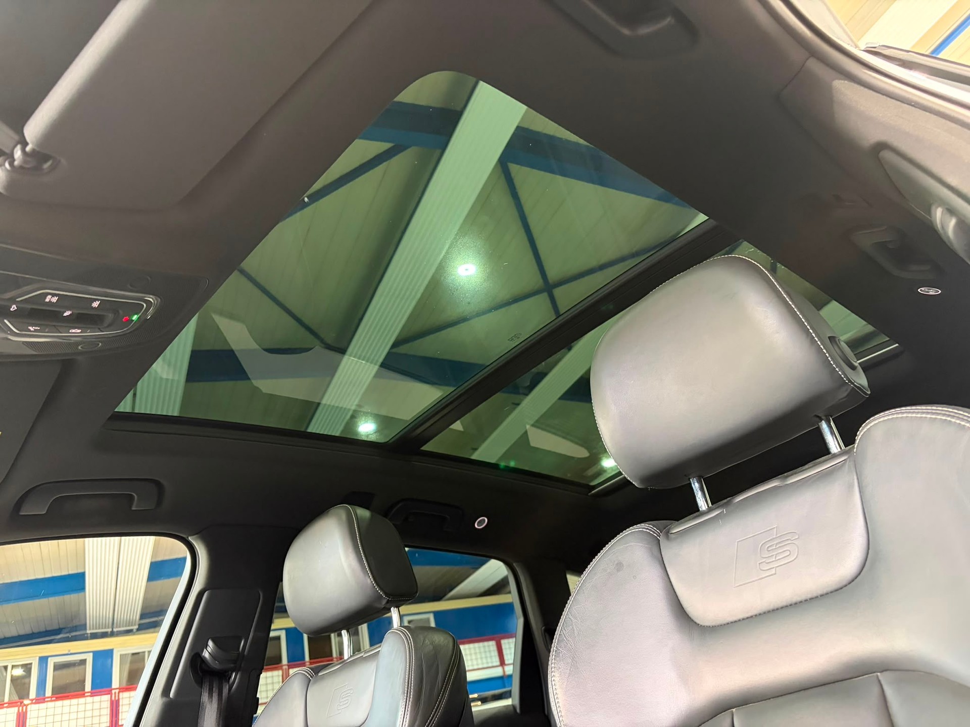 AUDI Q7 3.0 TDI S-Line quattro**Matrix LED,7-Plätzer,AHK,Panodach,Frisch ab MFK**-image-11