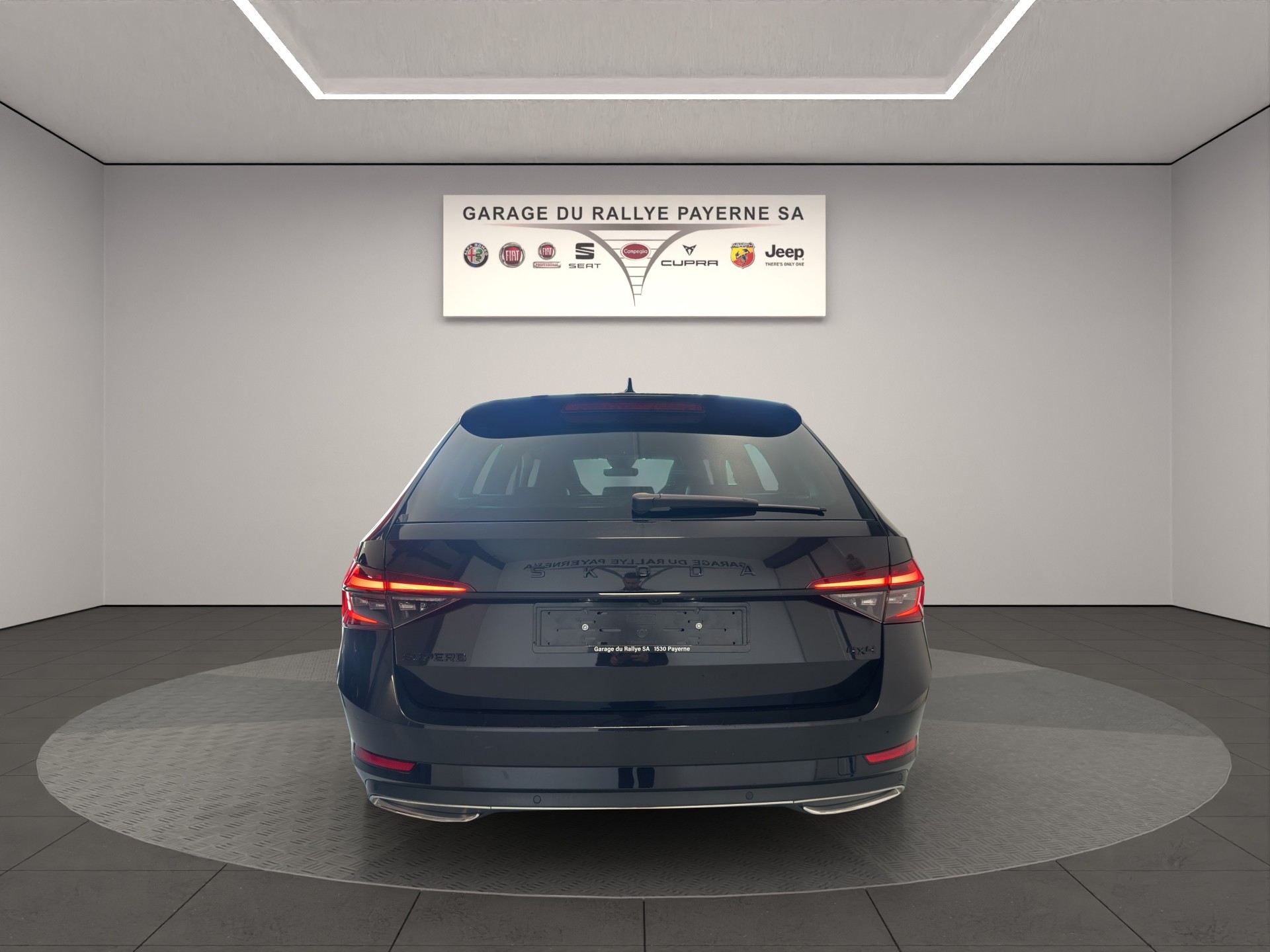 SKODA Superb Combi 2.0 TDi SportLine 4x4 DSG-image-2