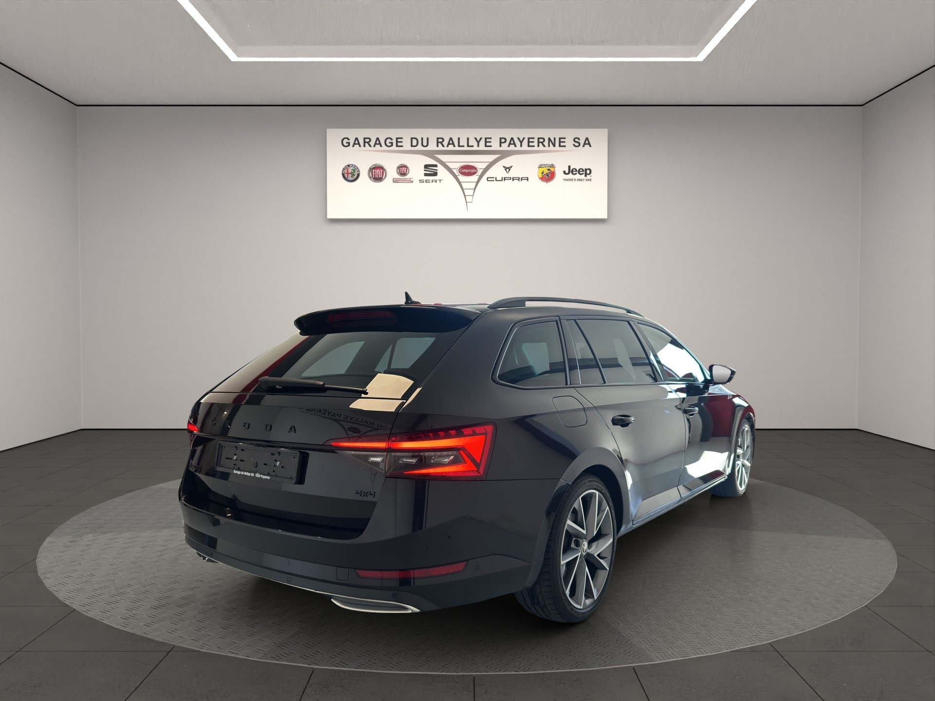 SKODA Superb Combi 2.0 TDi SportLine 4x4 DSG-image-3