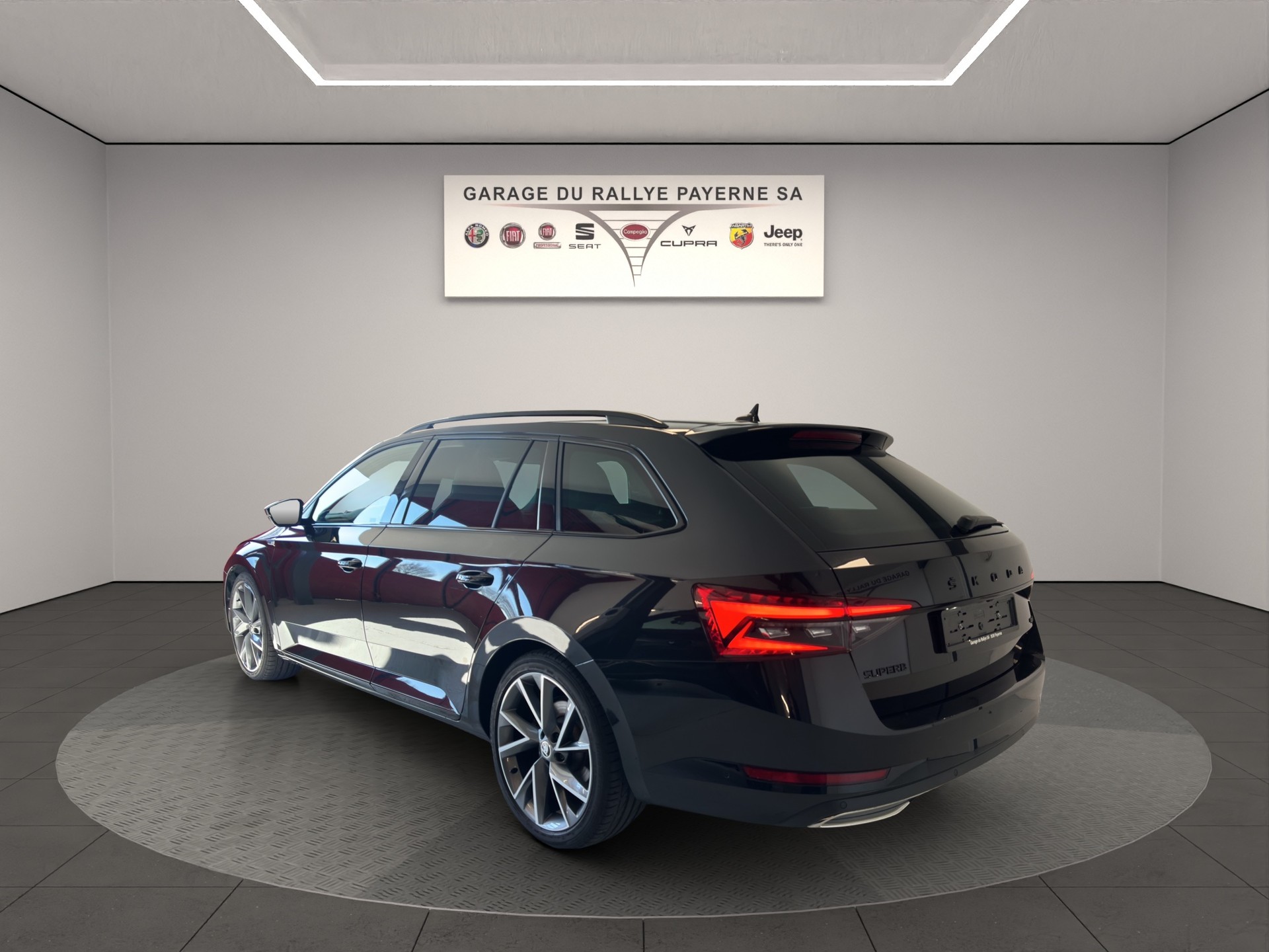 SKODA Superb Combi 2.0 TDi SportLine 4x4 DSG-image-1