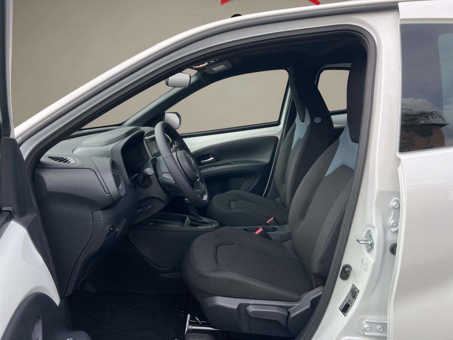 TOYOTA Aygo X 1.5 VVT-i HSD Comfort-image-8