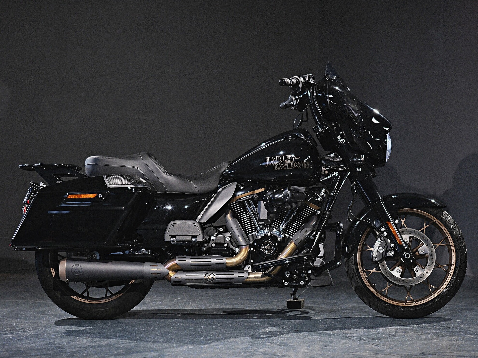 HARLEY-DAVIDSON Street Glide ST 117-showroom-element-1