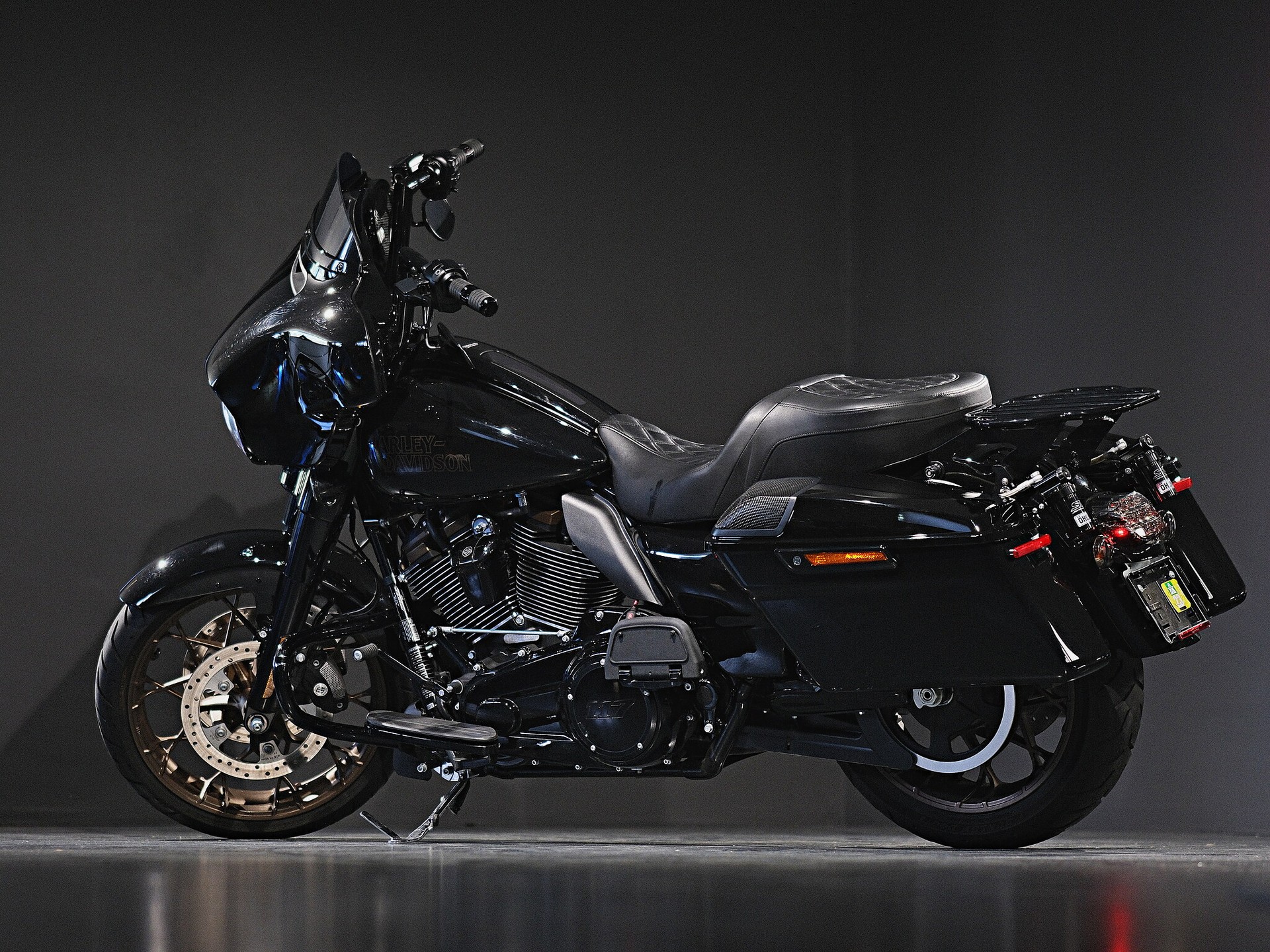 HARLEY-DAVIDSON Street Glide ST 117-showroom-element-3