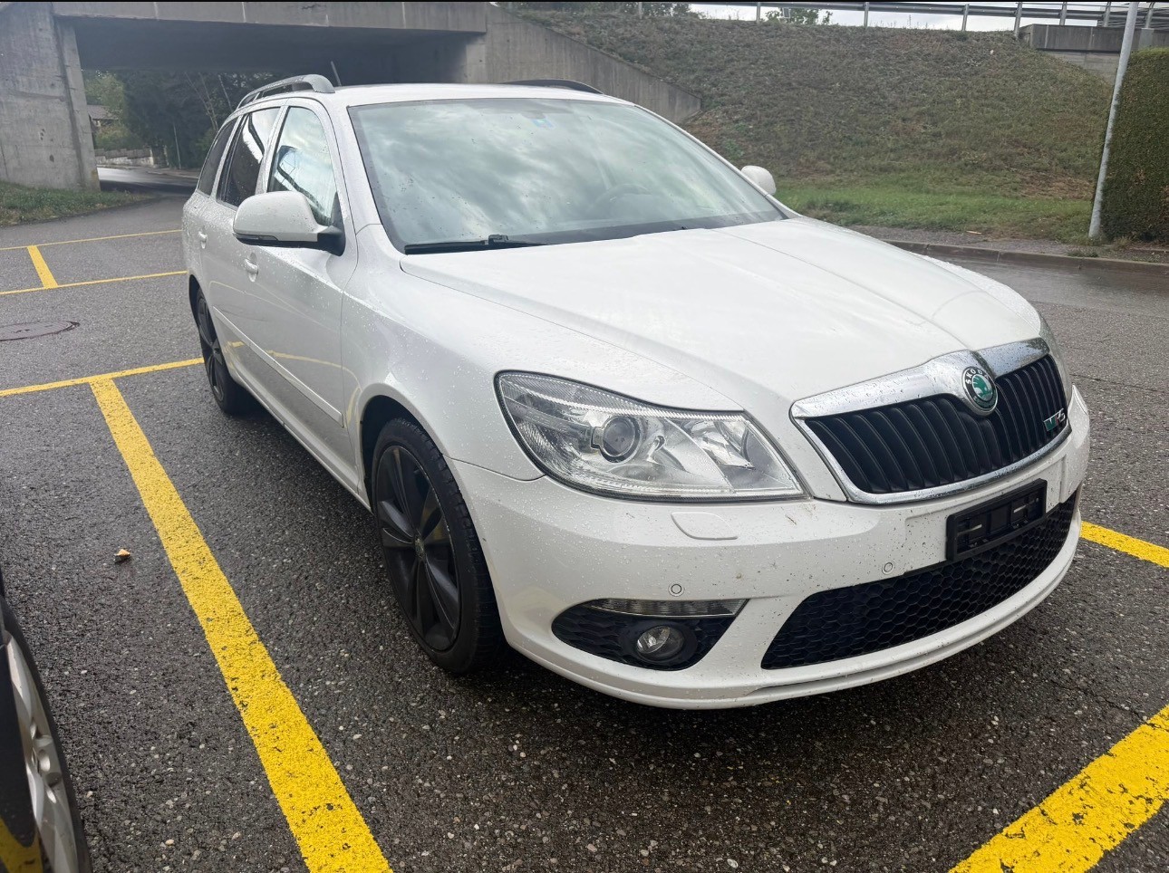 SKODA Octavia Combi 2.0 TSI RS DSG-image-0