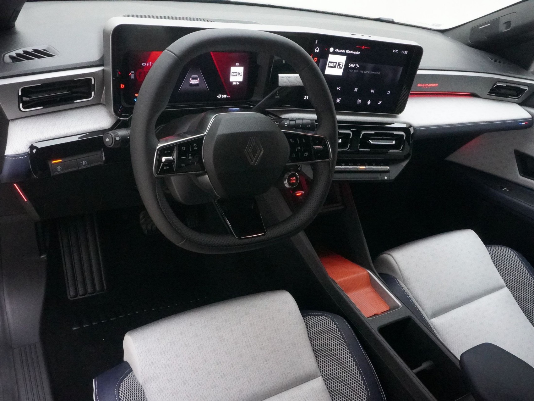 RENAULT R5 E-Tech Comfort Range Roland Garros-image-3