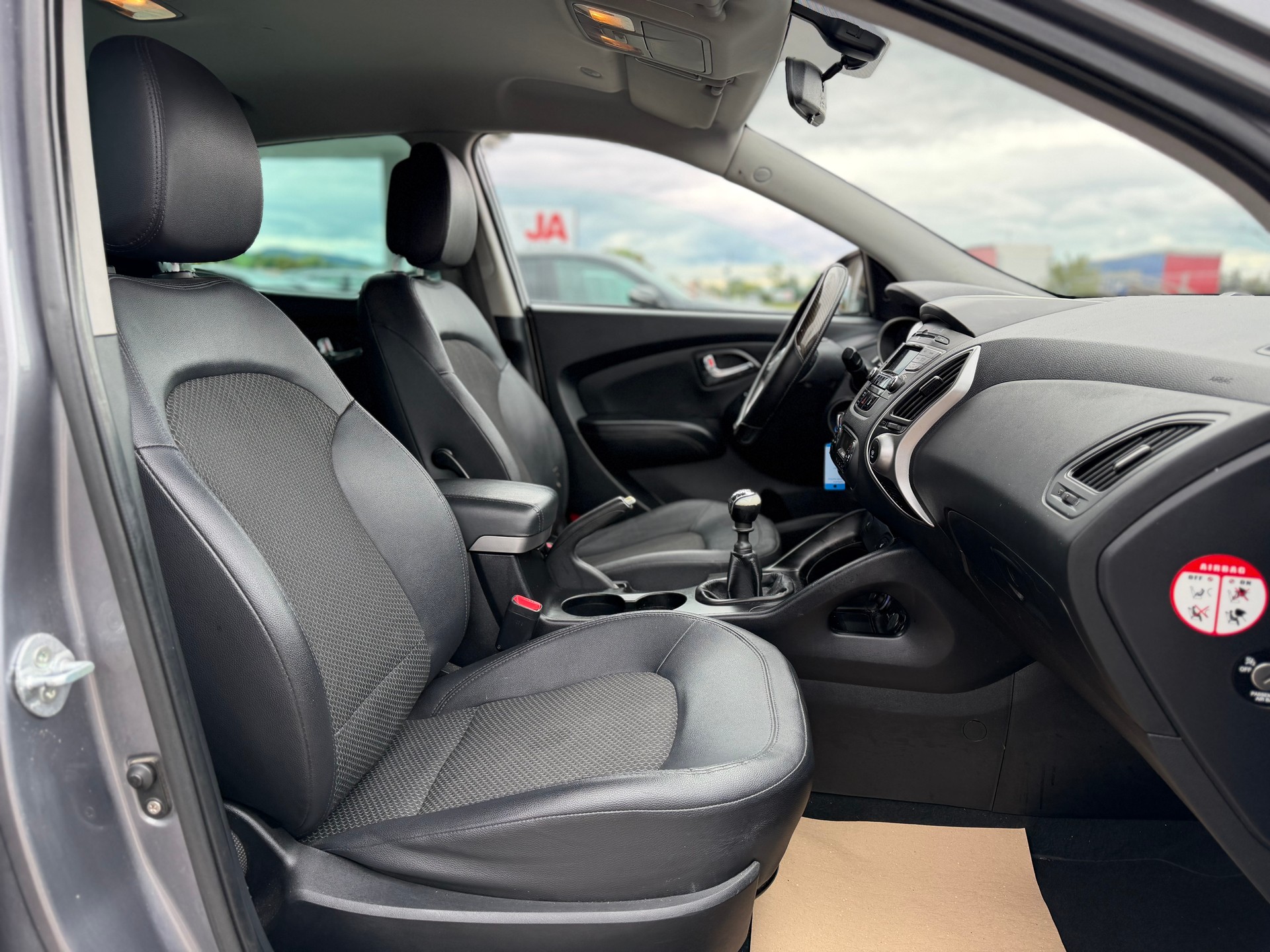 HYUNDAI iX 35 2.0 CRDi Premium 4WD-image-9