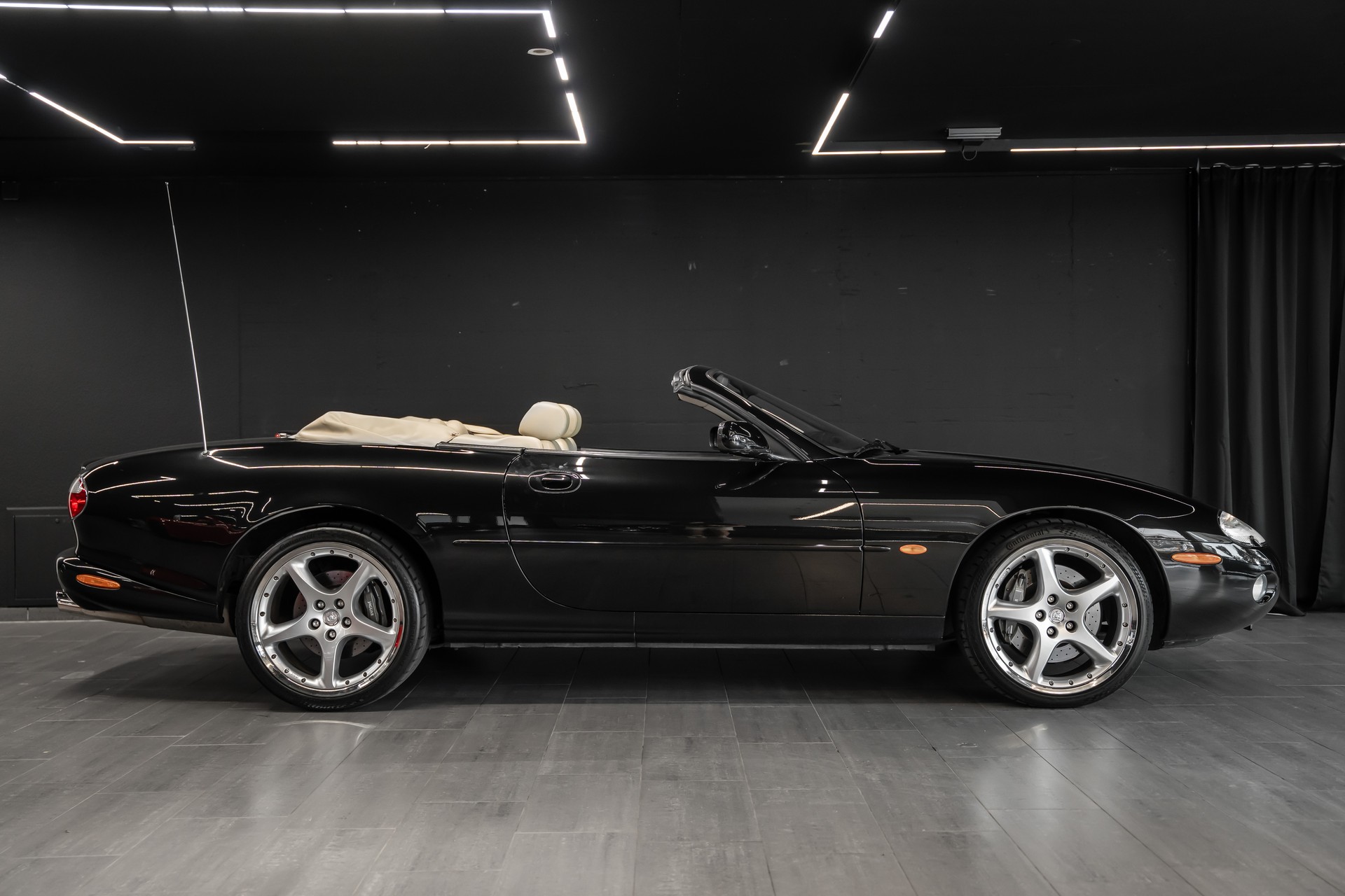 JAGUAR XKR S/C Convertible / Automat / Sammlerzustand / Ab Mfk / Ab Service-image-2