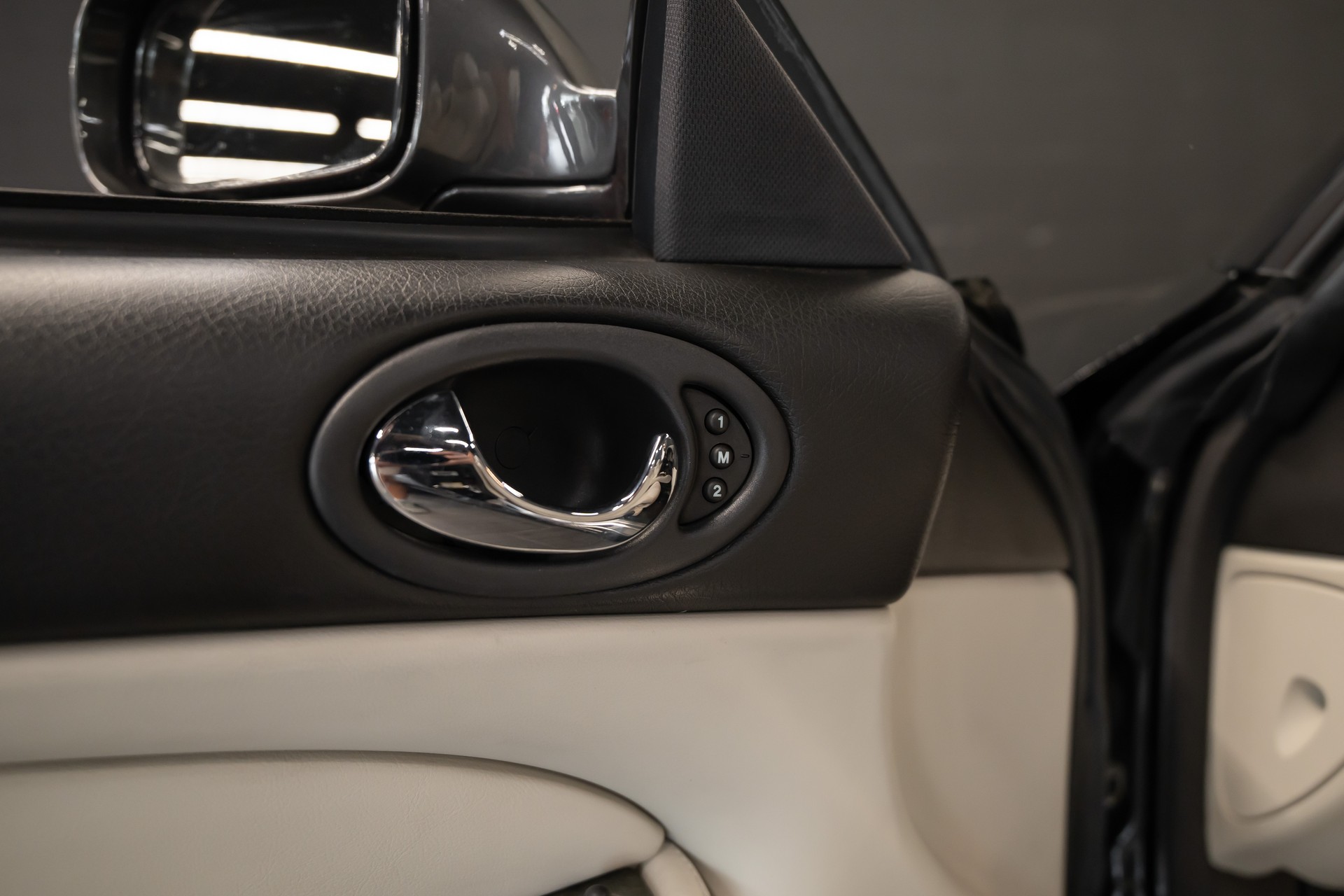 JAGUAR XKR S/C Convertible / Automat / Sammlerzustand / Ab Mfk / Ab Service-image-12