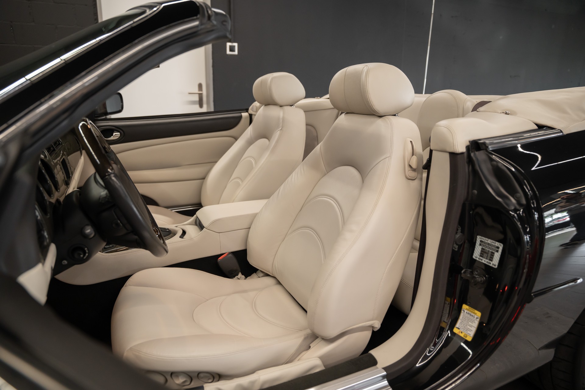 JAGUAR XKR S/C Convertible / Automat / Sammlerzustand / Ab Mfk / Ab Service-image-10