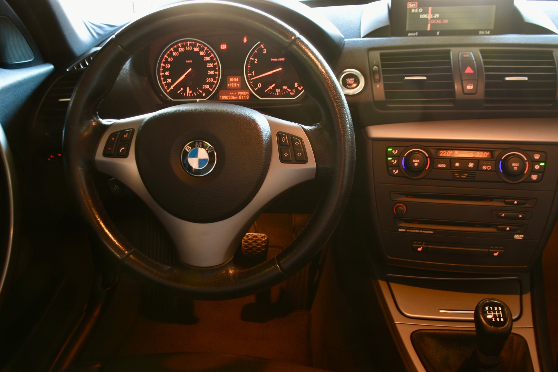 BMW 130i-image-10