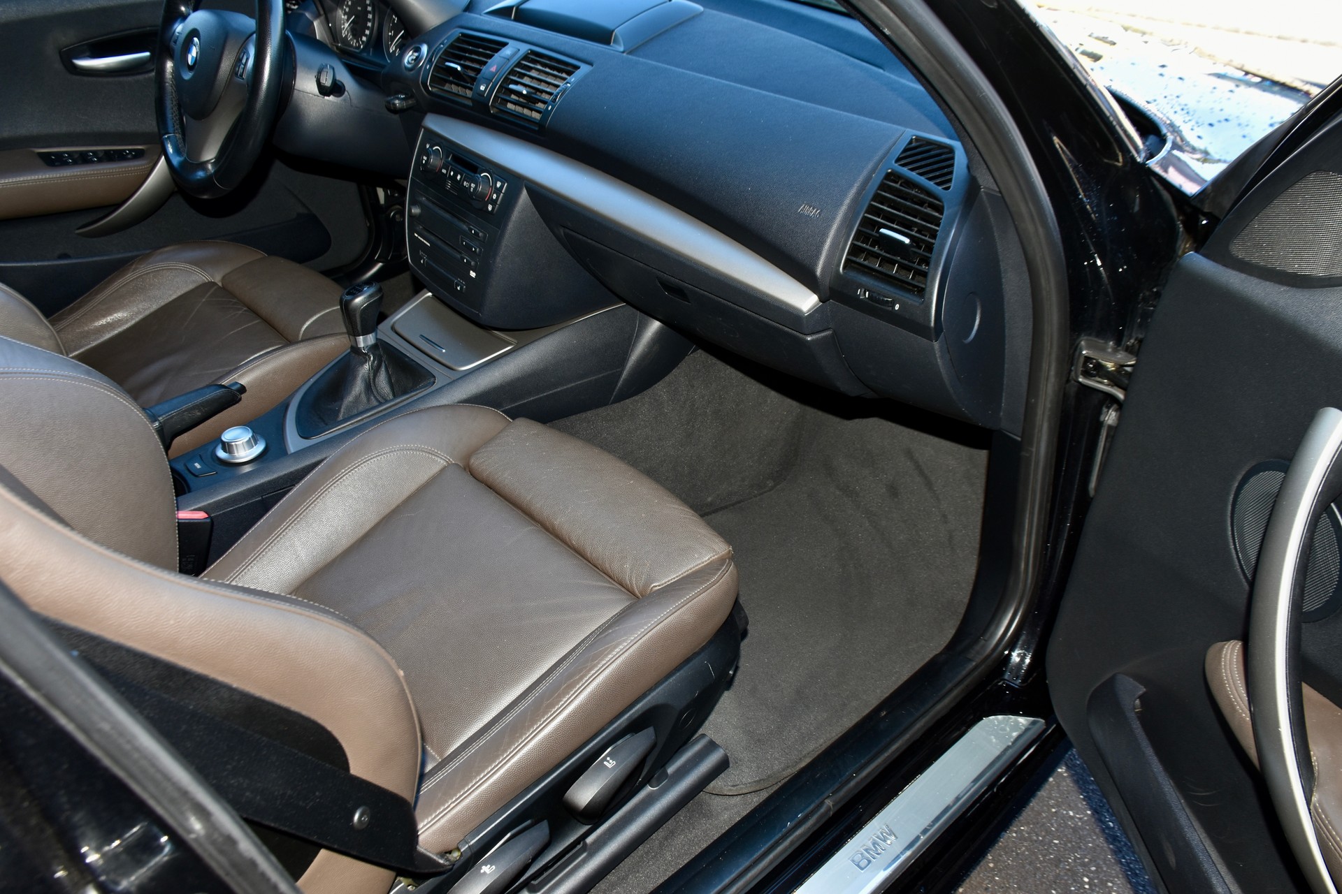 BMW 130i-image-7