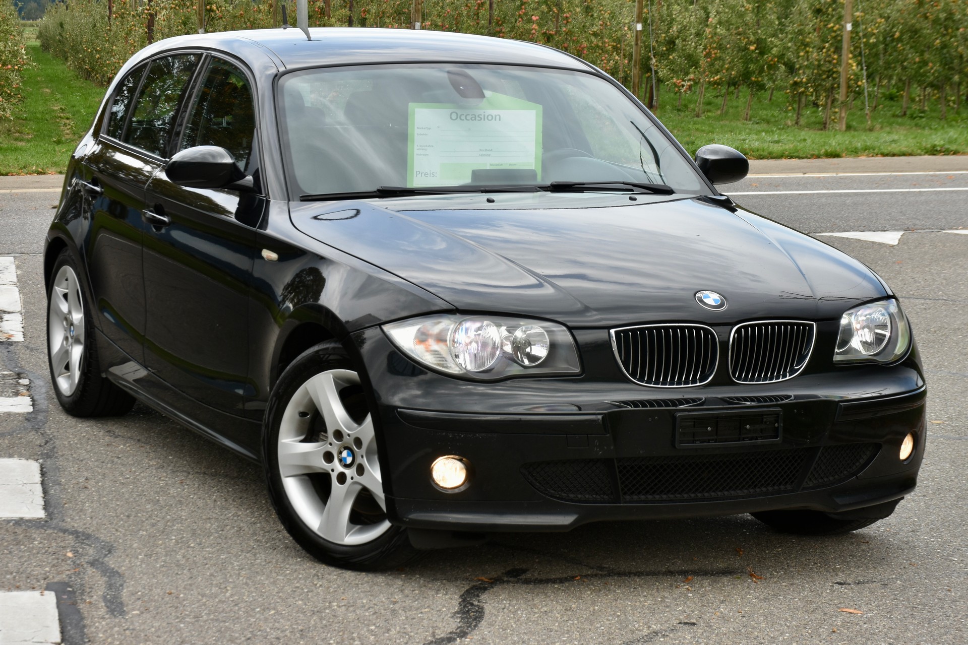 BMW 130i-showroom-element-2