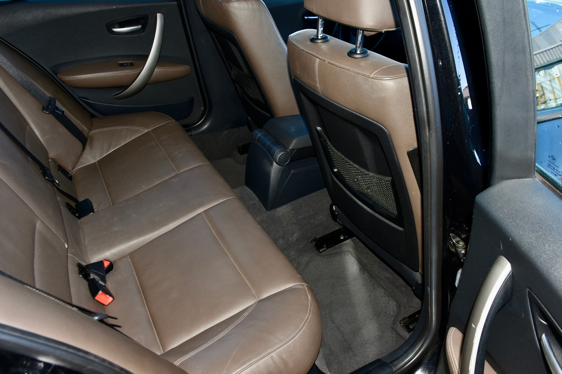 BMW 130i-image-8