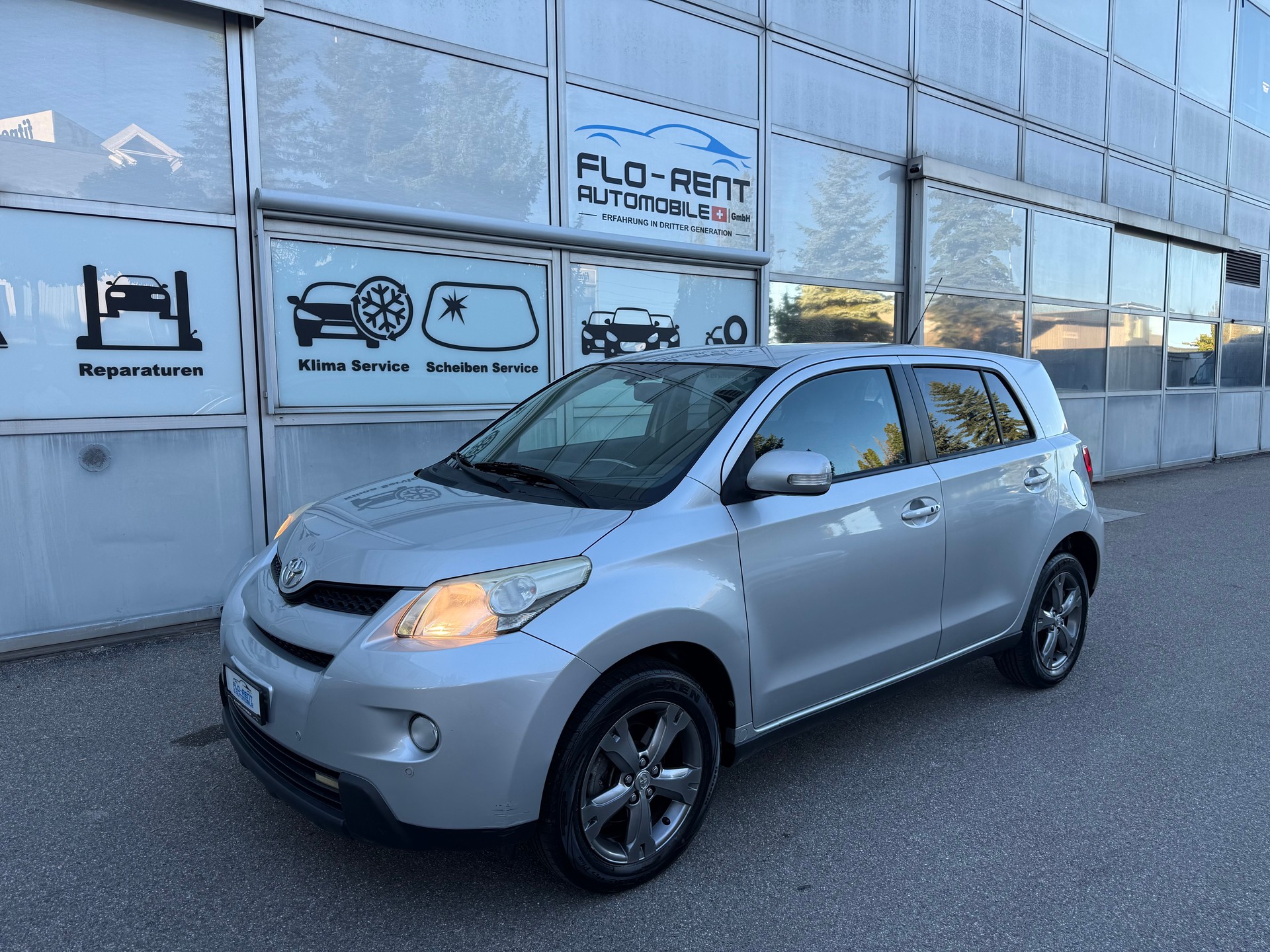 TOYOTA UrbanCruiser 1.4 D-4D Linea Sol 4WD || Frisch ab MFK-image-0