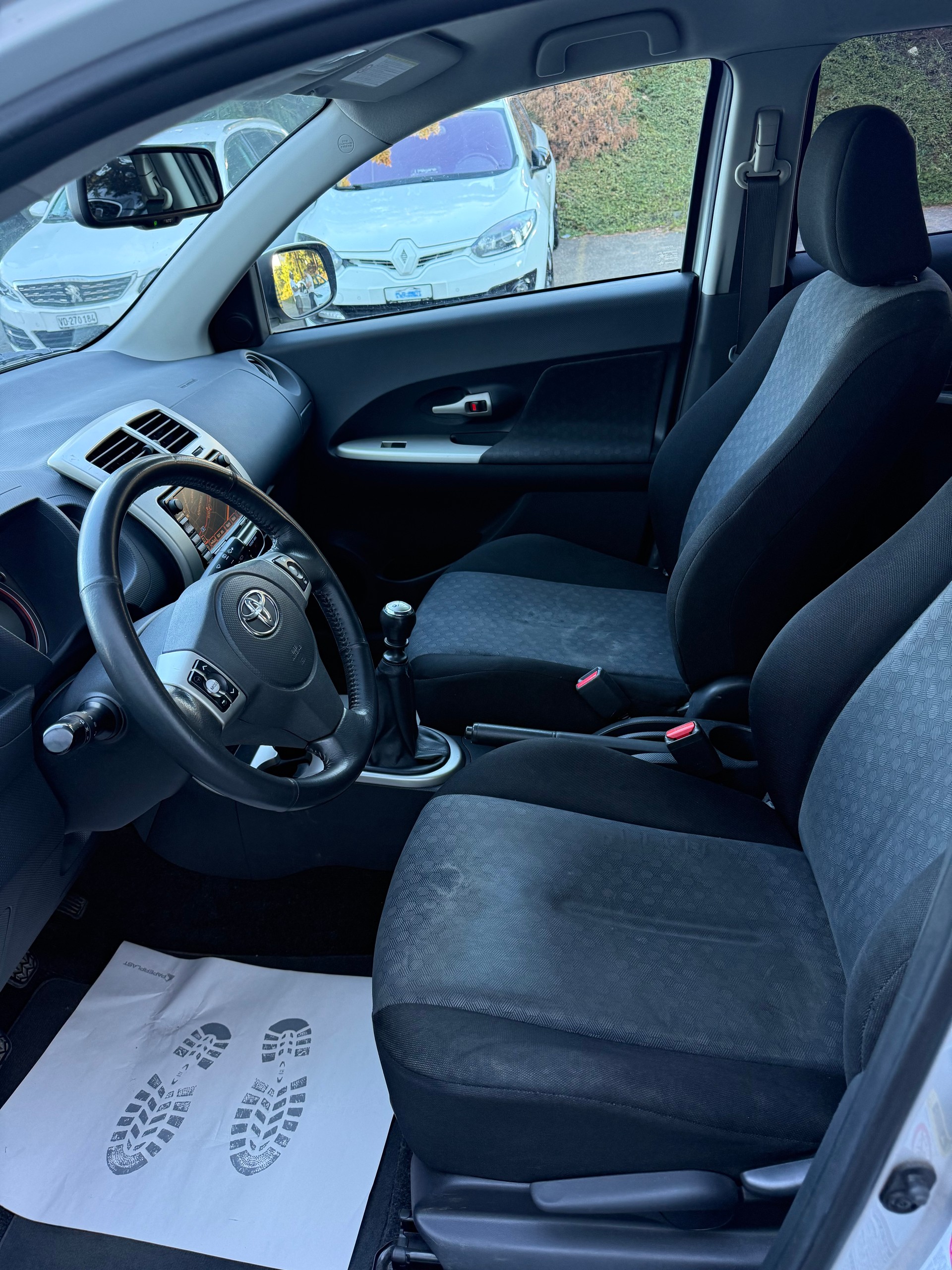 TOYOTA UrbanCruiser 1.4 D-4D Linea Sol 4WD || Frisch ab MFK-image-11