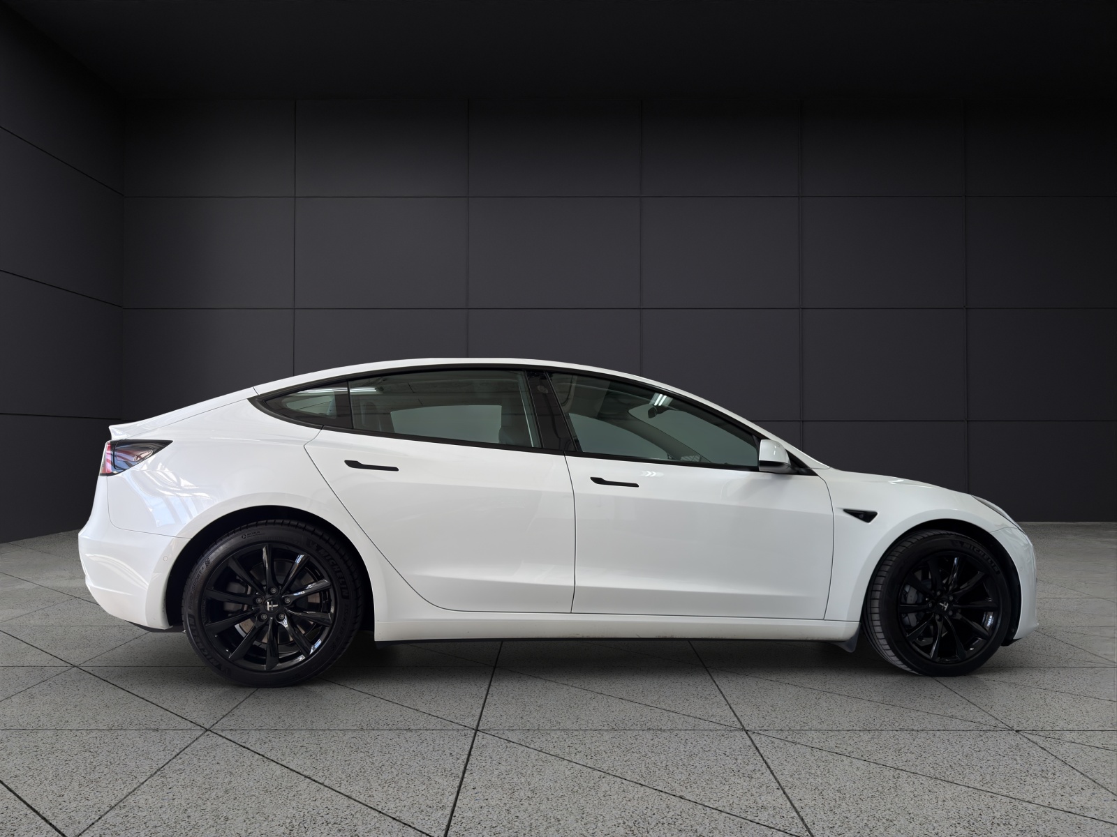 TESLA Model 3 Long Range Dual Motor AWD-image-1