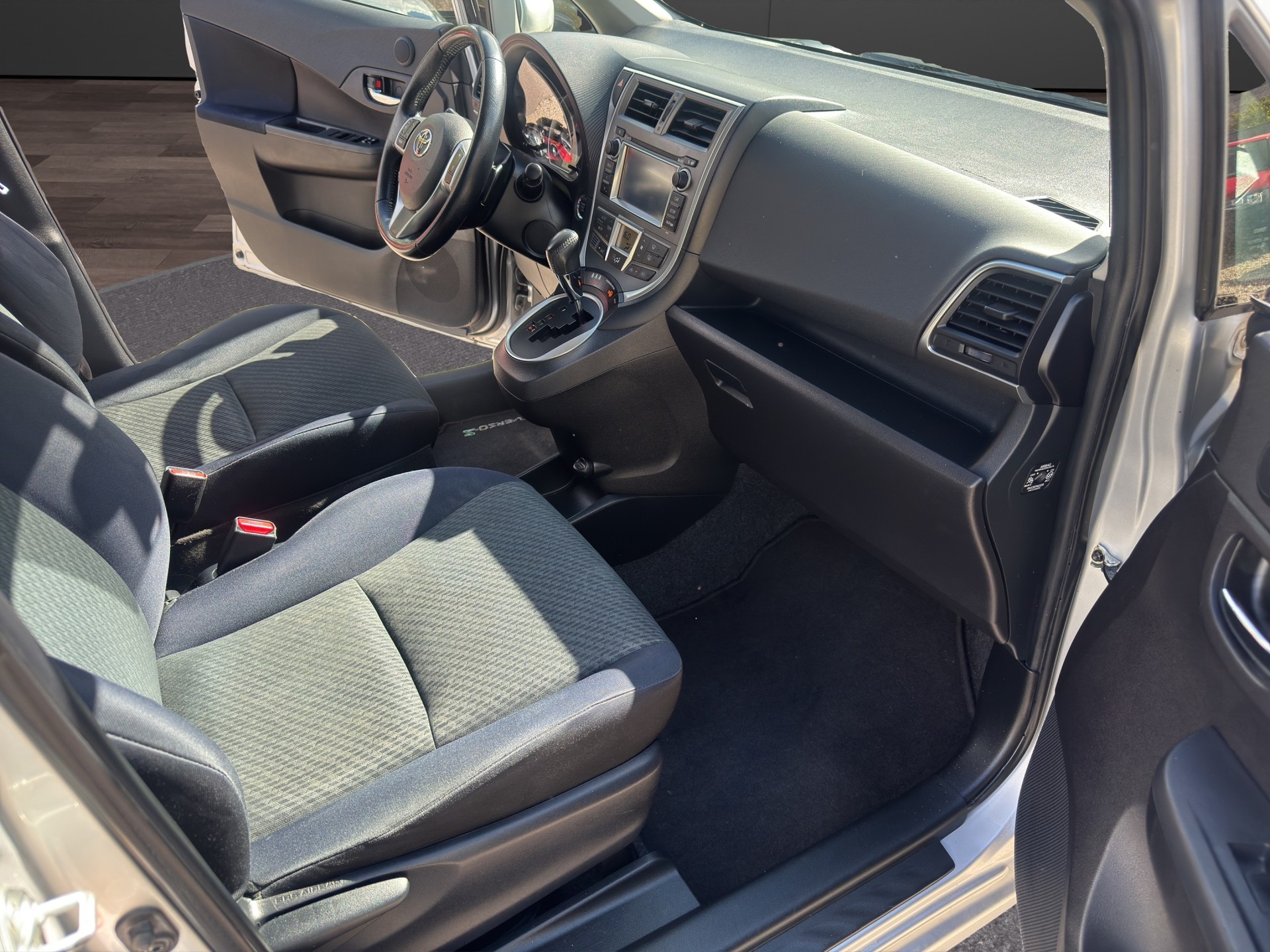 TOYOTA Verso-S 1.33 Linea Luna Multidrive S-image-16