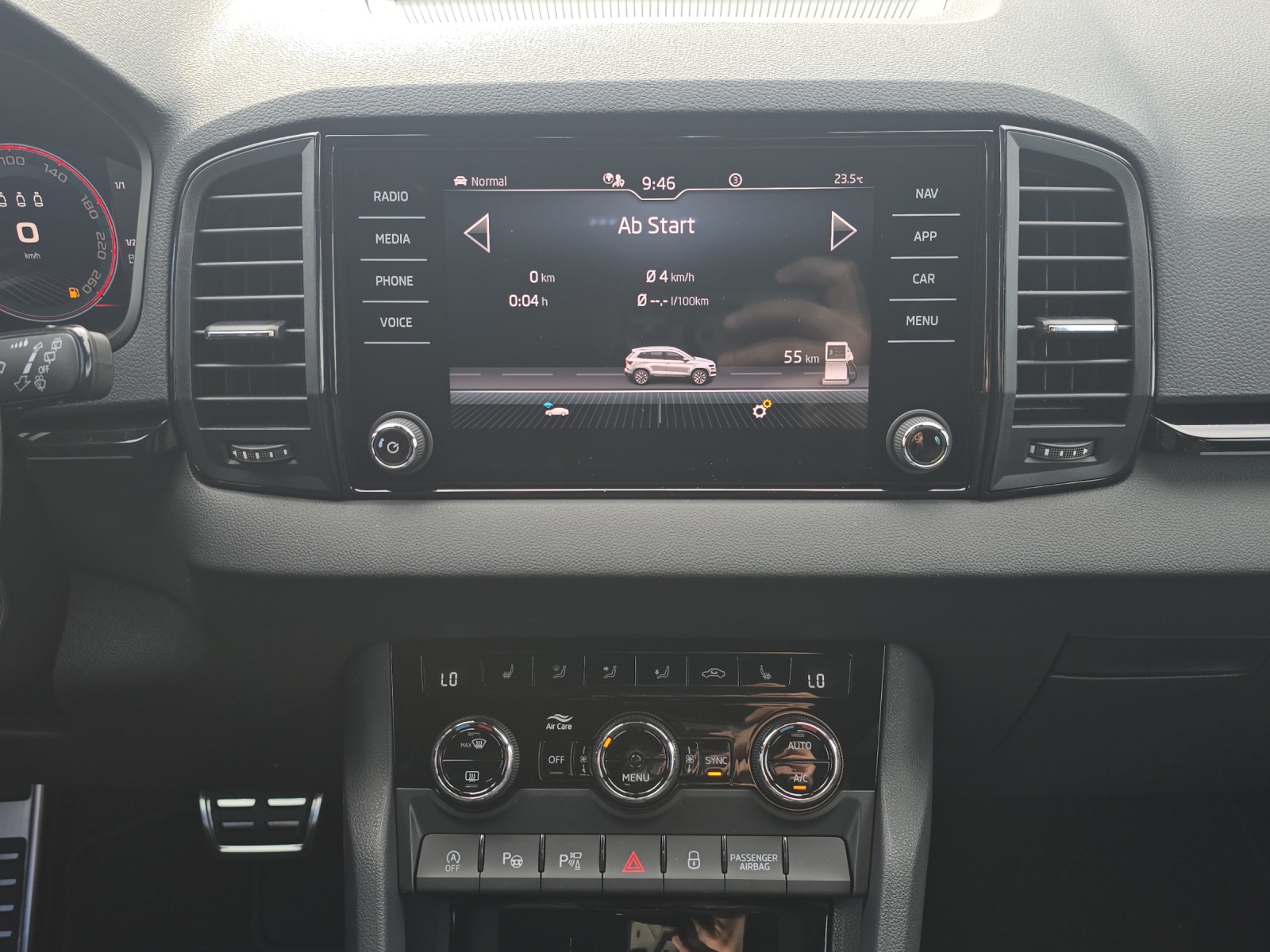 SKODA Karoq 2.0 TSI SportLine 4x4 DSG-image-10