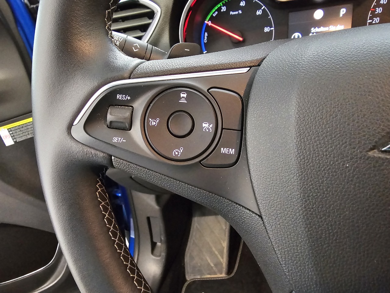 OPEL Grandland X 1.6 Hybrid4 Ultimate Automatik-image-7
