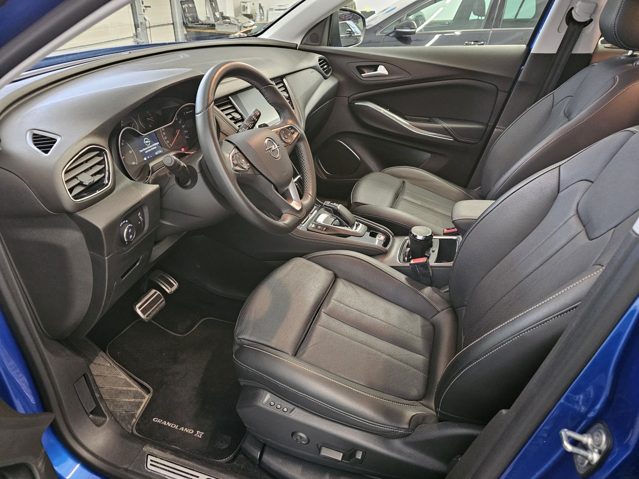 OPEL Grandland X 1.6 Hybrid4 Ultimate Automatik-image-3