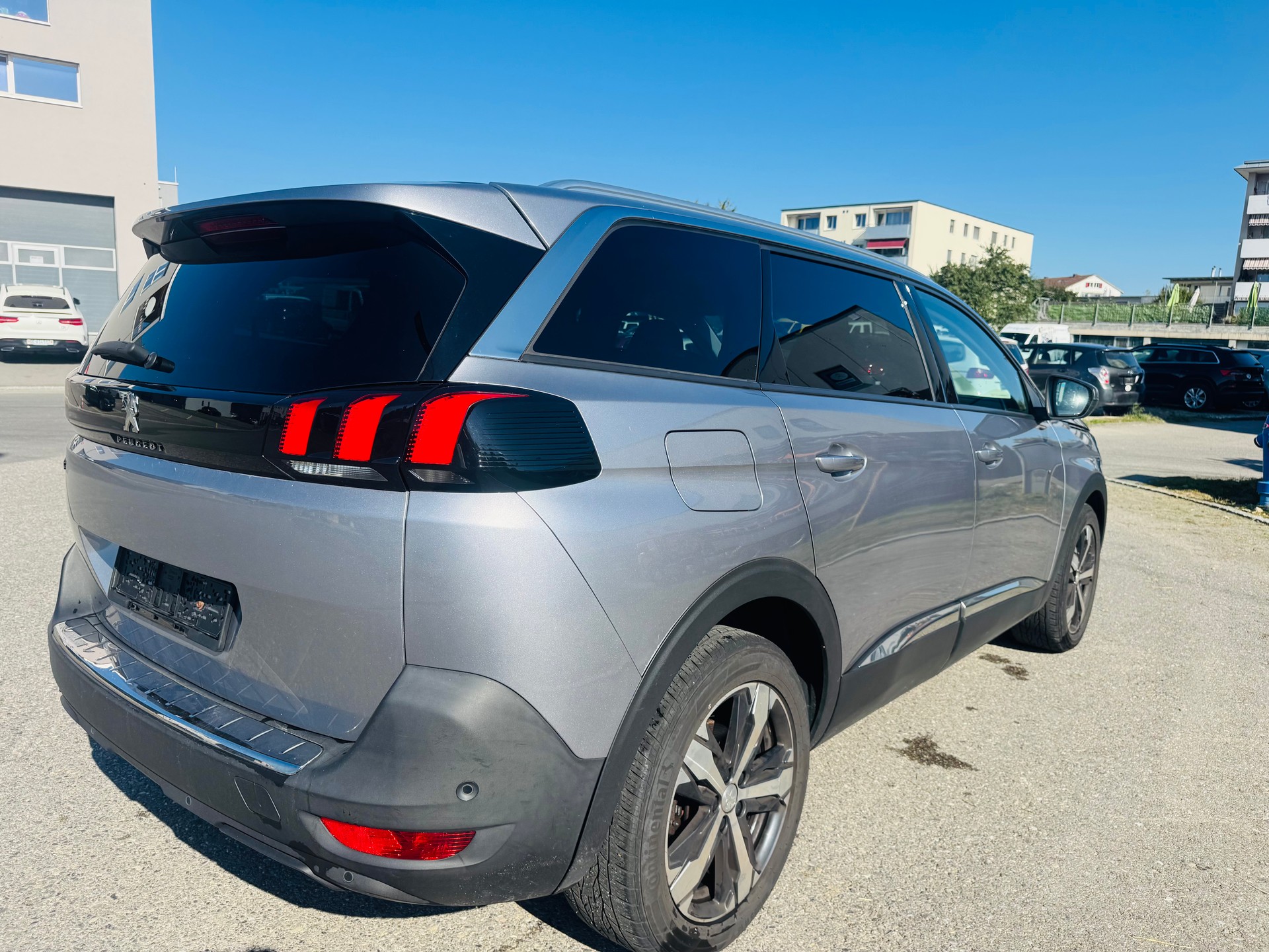 PEUGEOT 5008 1.6 Pure Tech Allure EAT8-image-13