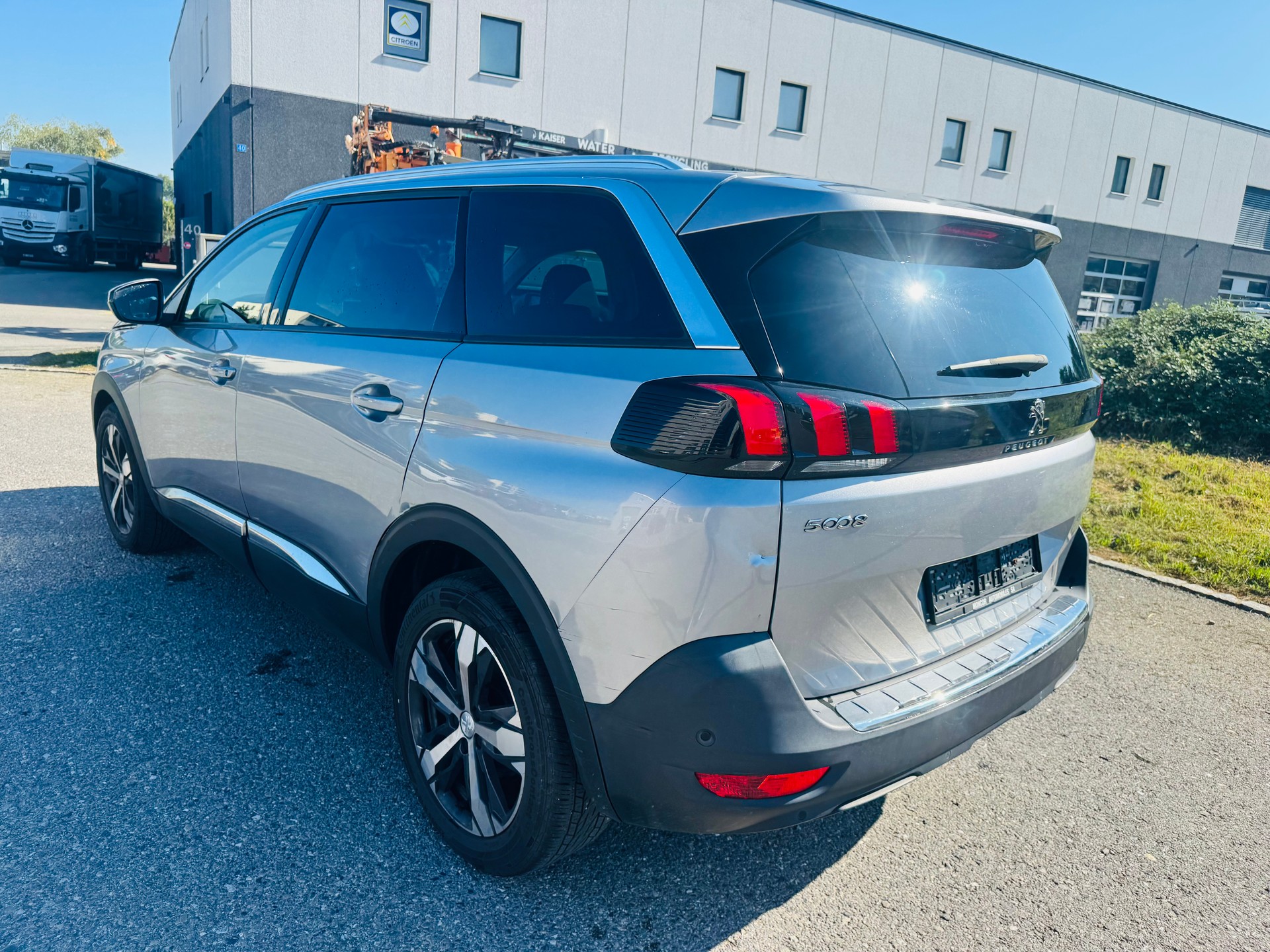 PEUGEOT 5008 1.6 Pure Tech Allure EAT8-image-11