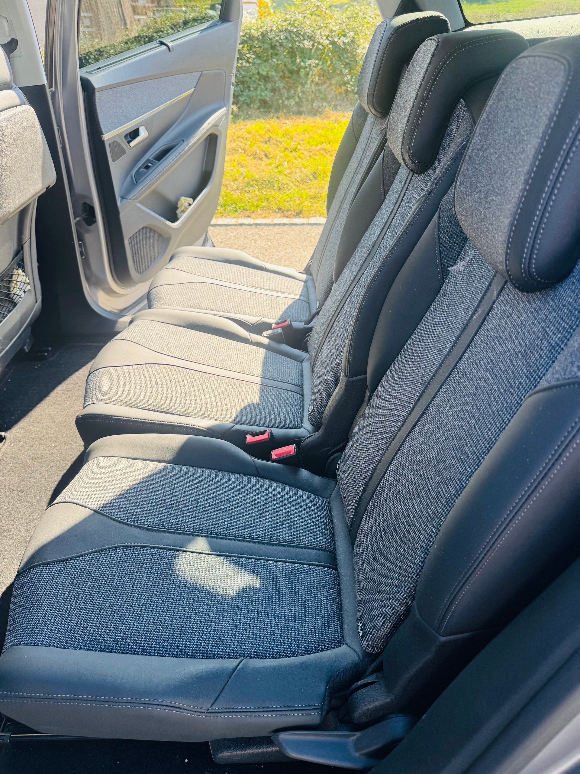PEUGEOT 5008 1.6 Pure Tech Allure EAT8-image-6