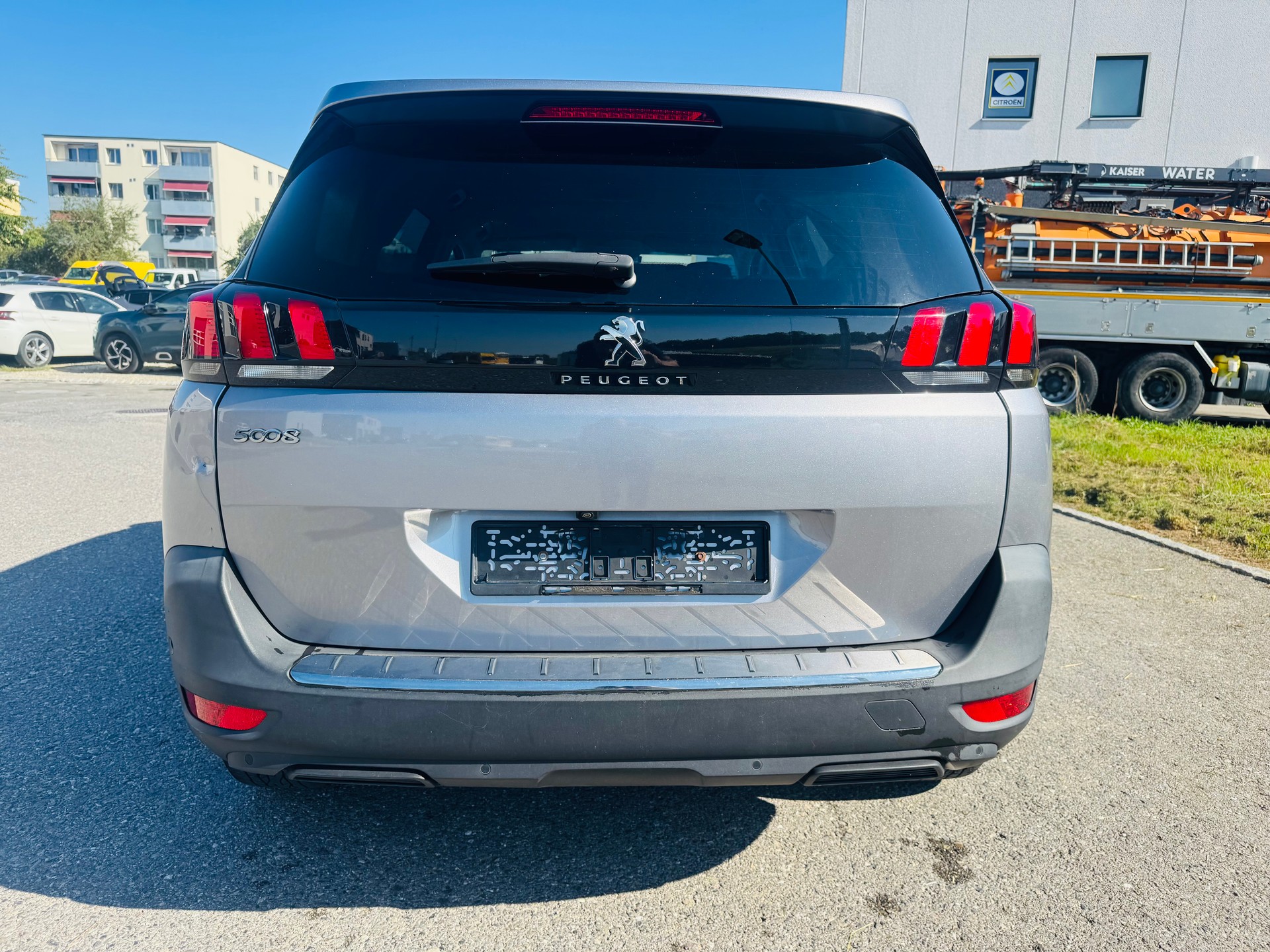 PEUGEOT 5008 1.6 Pure Tech Allure EAT8-image-12