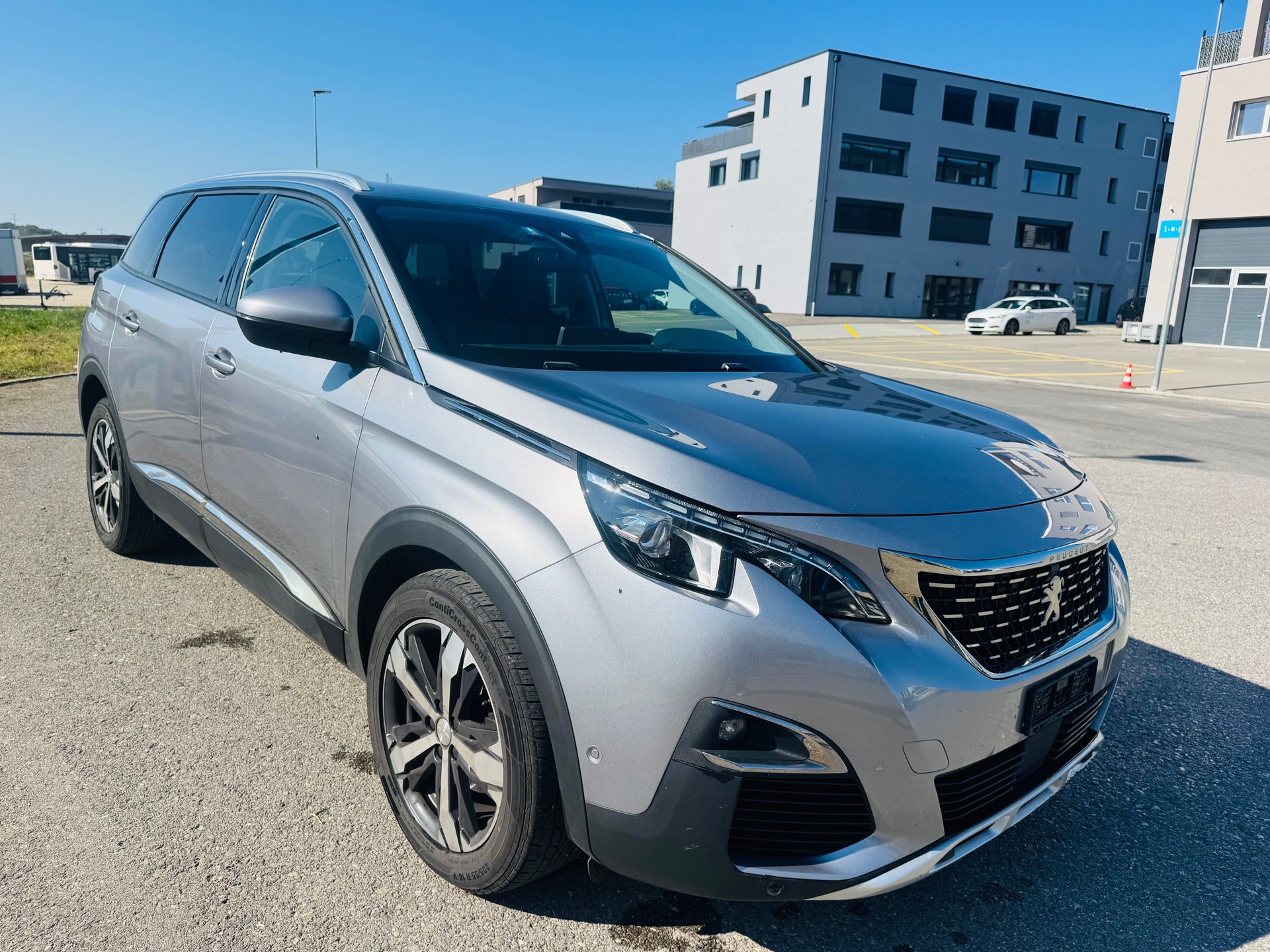 PEUGEOT 5008 1.6 Pure Tech Allure EAT8-image-2