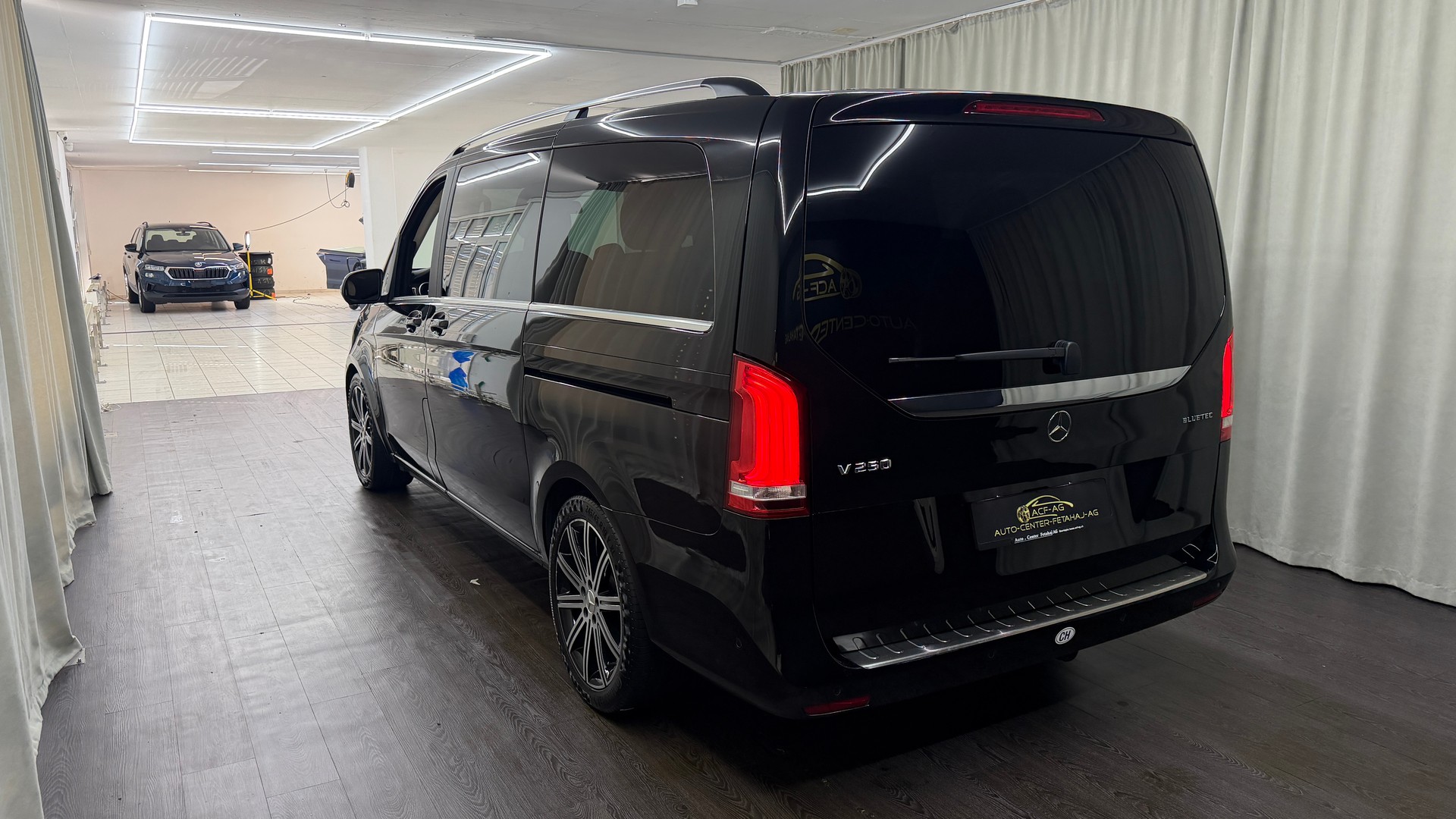 MERCEDES-BENZ V 250 d Swiss Edition lang 7G-Tronic-image-5