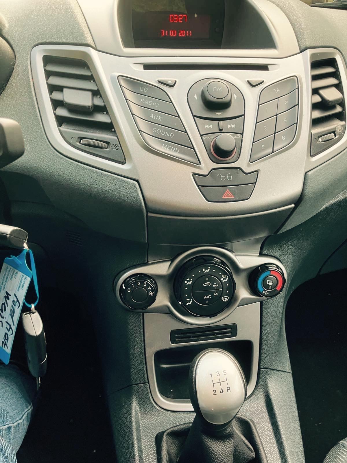 FORD Fiesta 1.4 16V Trend-image-5