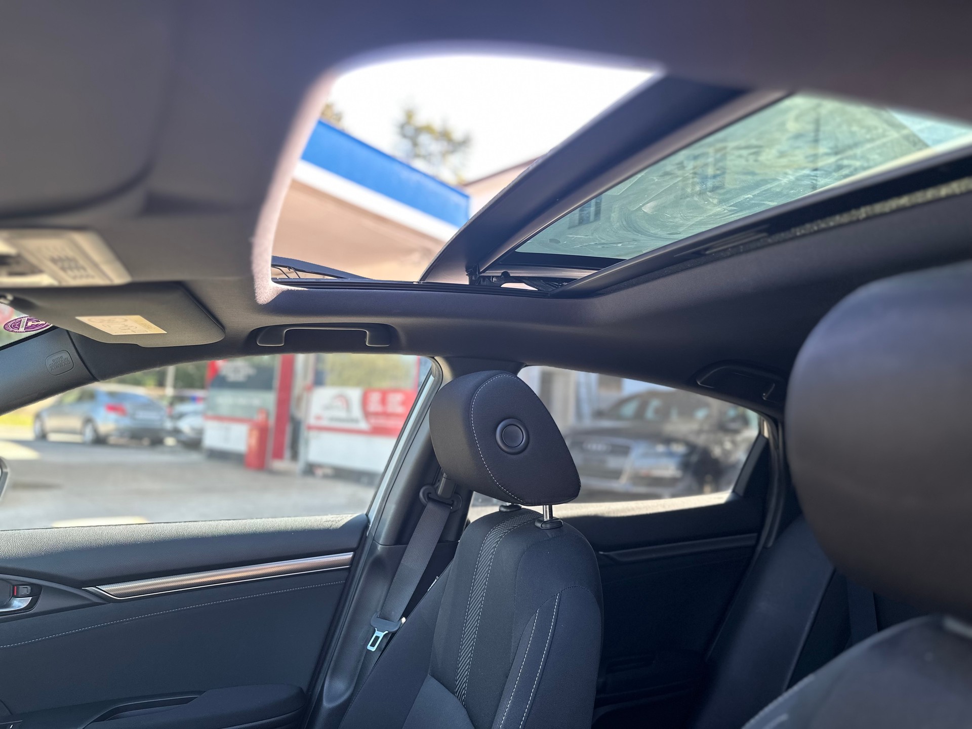 HONDA Civic 1.0 VTEC Executive-image-10