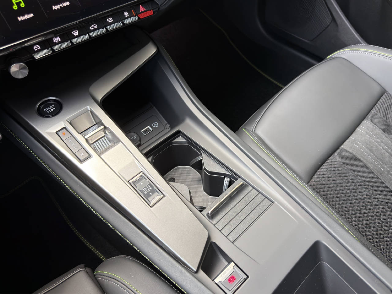 PEUGEOT 308 1.2 Hybrid GT-image-7