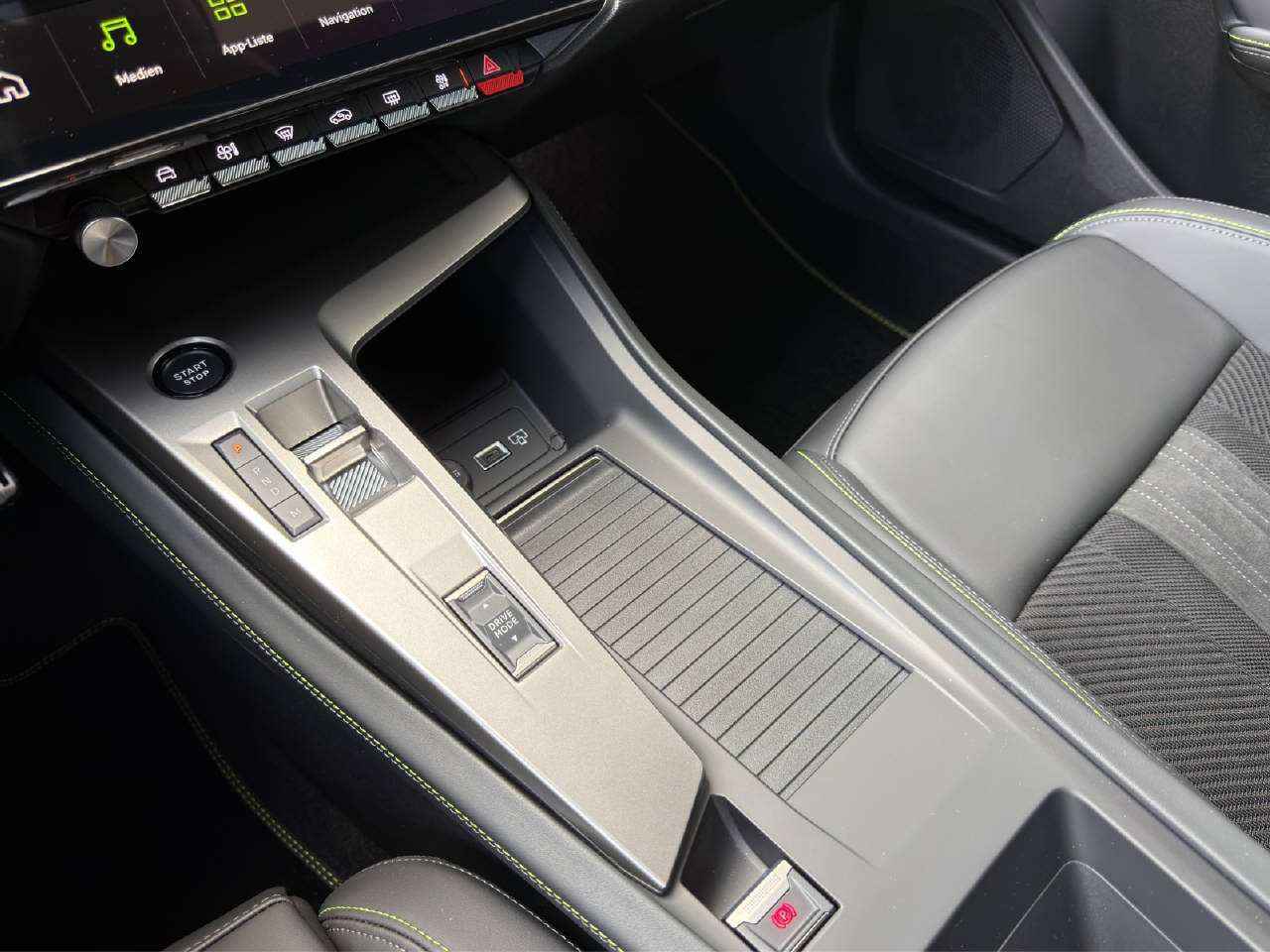 PEUGEOT 308 1.2 Hybrid GT-image-11