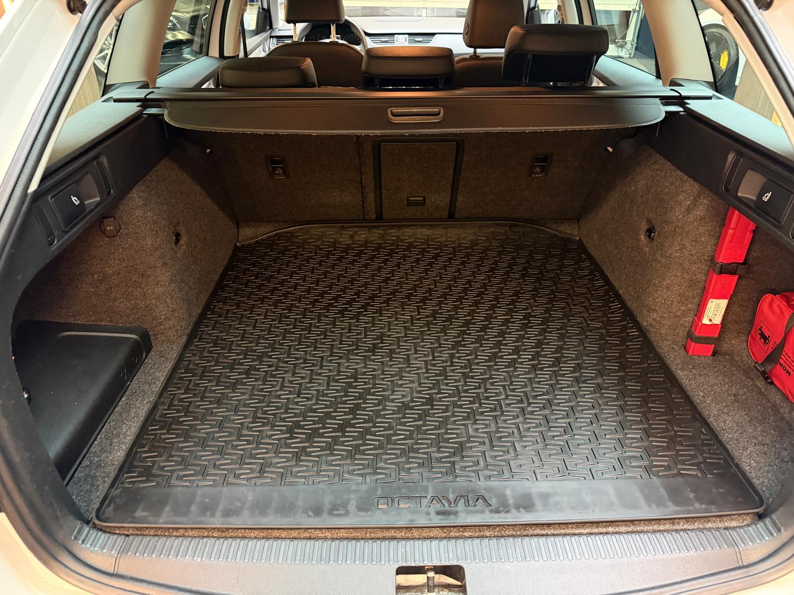SKODA Octavia Combi 1.8 TSI Ambition DSG-image-18