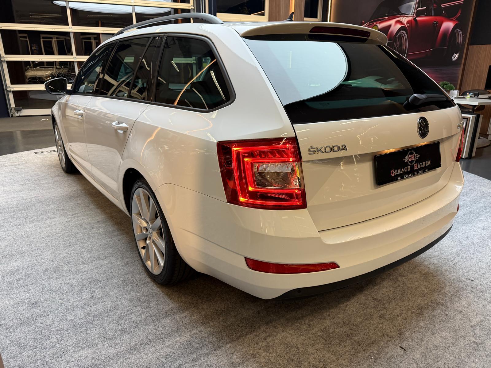 SKODA Octavia Combi 1.8 TSI Ambition DSG-image-4