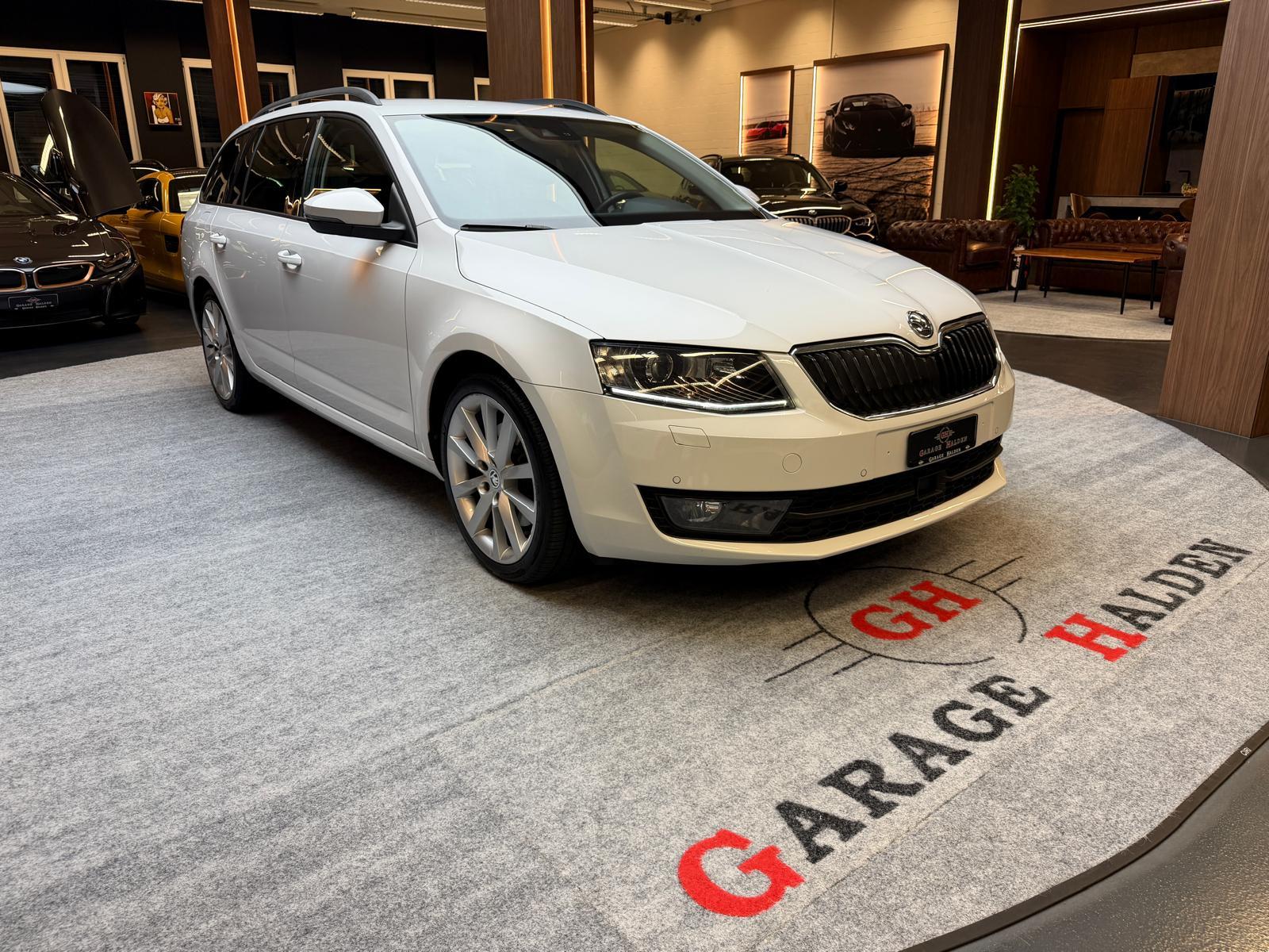 SKODA Octavia Combi 1.8 TSI Ambition DSG-image-0
