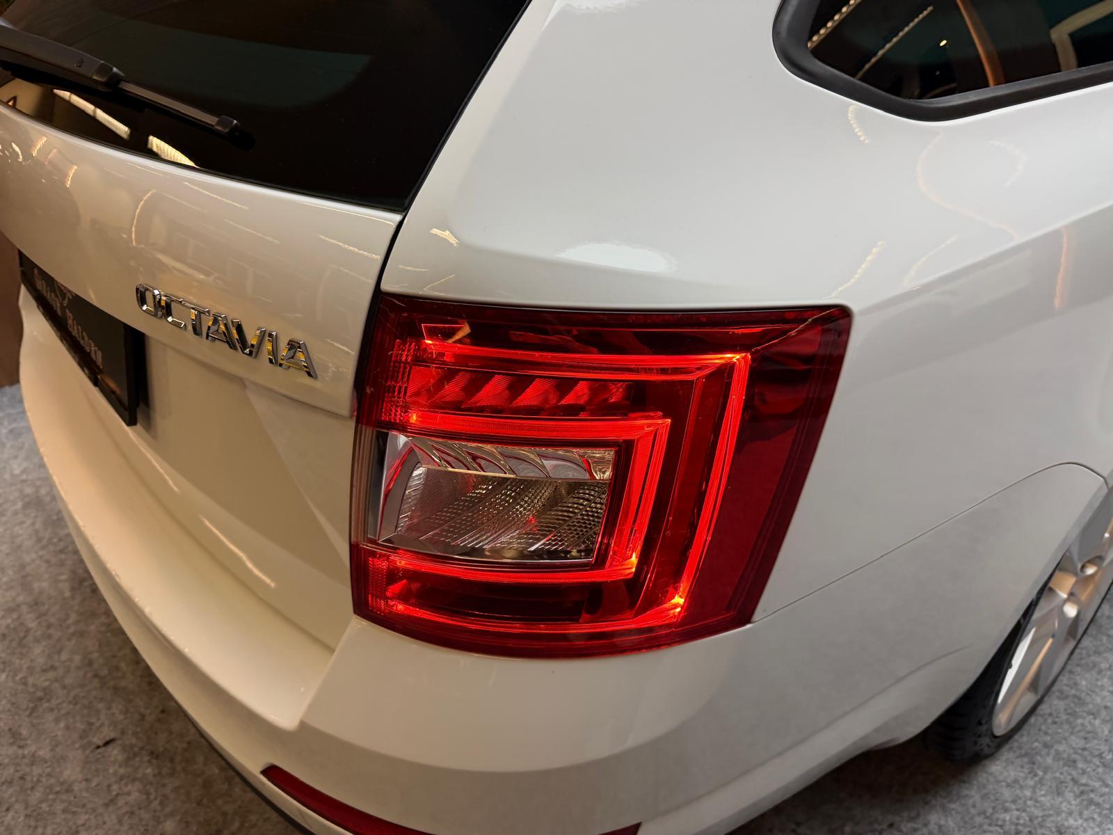SKODA Octavia Combi 1.8 TSI Ambition DSG-image-10