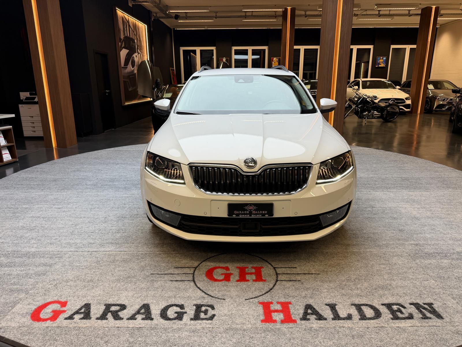 SKODA Octavia Combi 1.8 TSI Ambition DSG-image-1