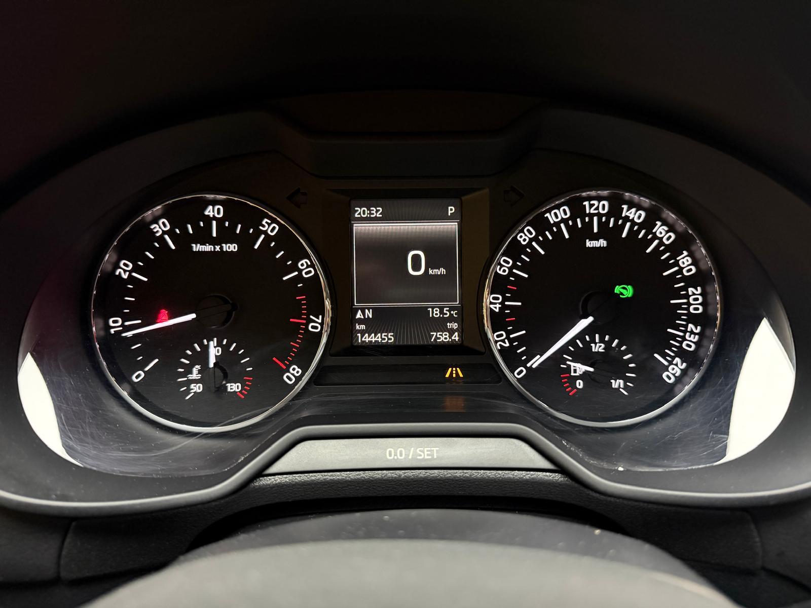 SKODA Octavia Combi 1.8 TSI Ambition DSG-image-21