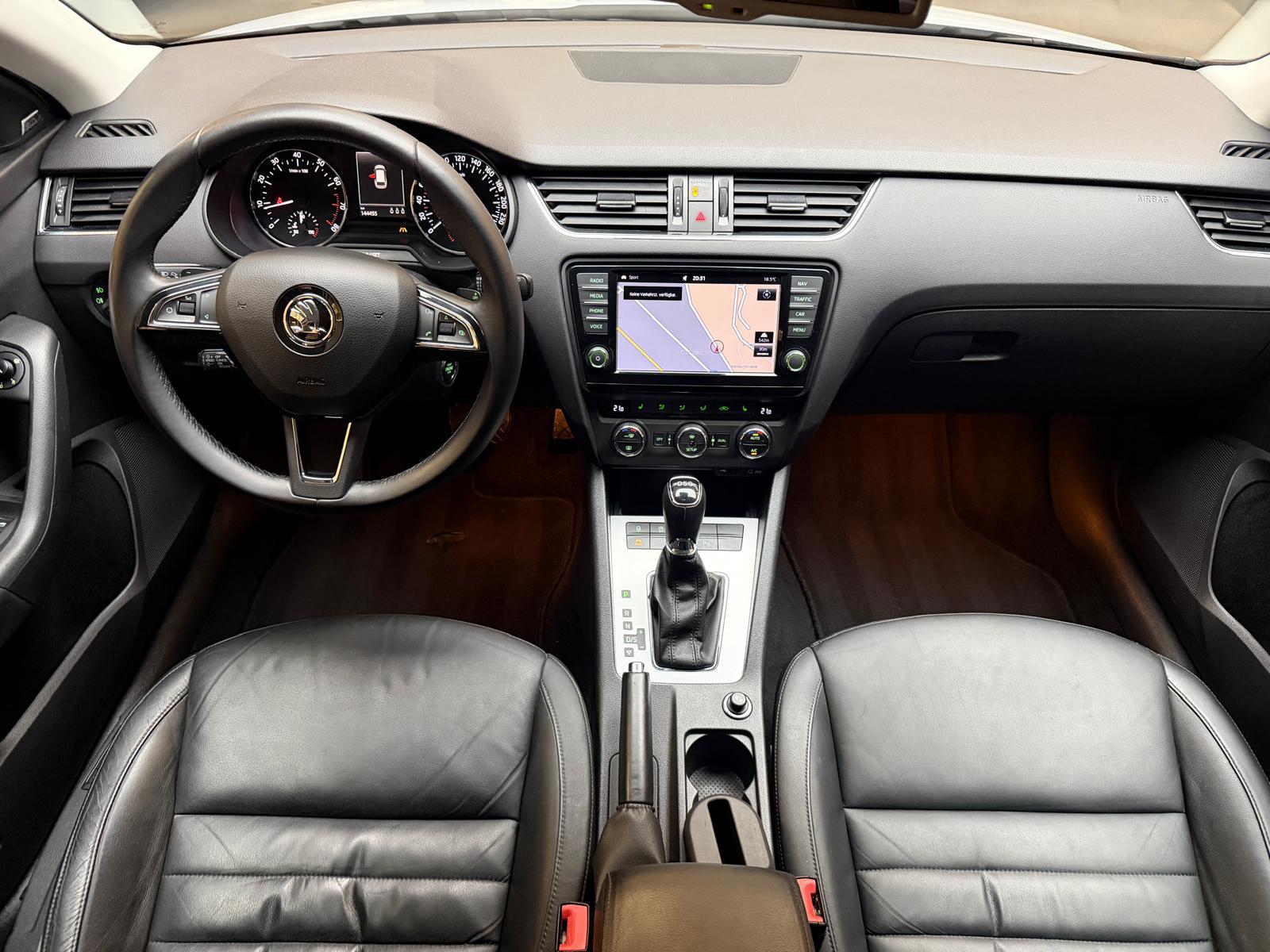 SKODA Octavia Combi 1.8 TSI Ambition DSG-image-11