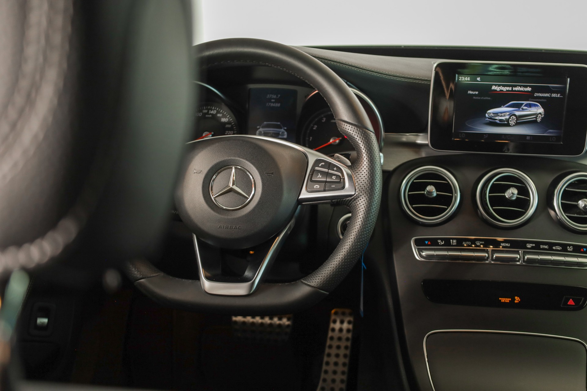 MERCEDES-BENZ C 200 AMG Line 7G-Tronic 2 jeux de roues / Sièges chauffants / Hayon électrique-image-11