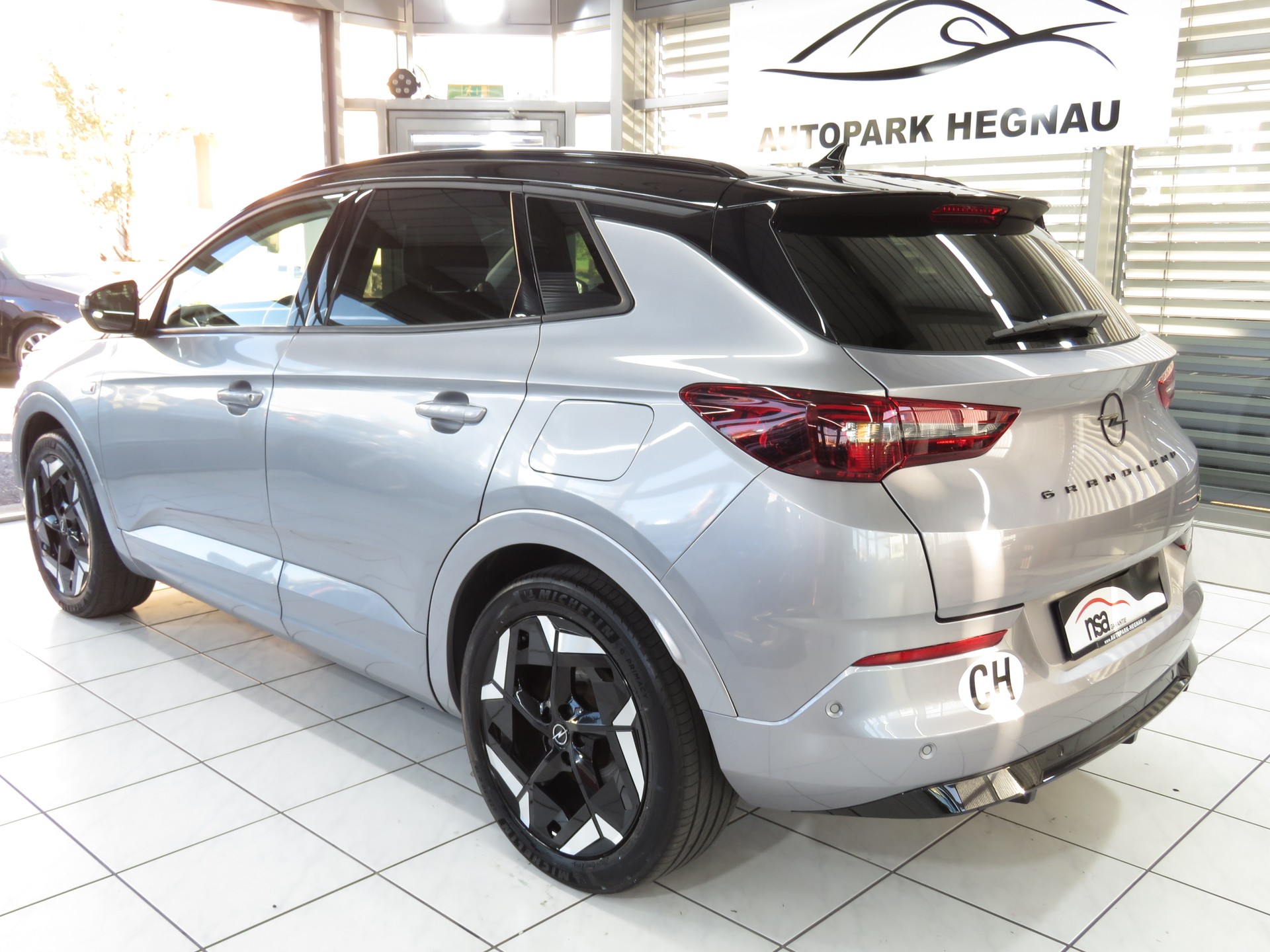 OPEL Grandland 1.6 Hybrid 4x4 GSe Automat-image-5