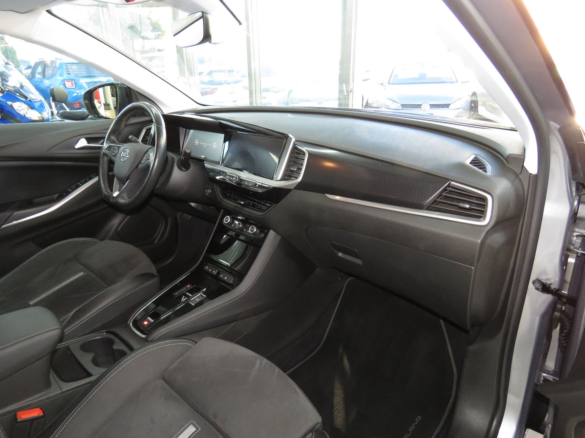 OPEL Grandland 1.6 Hybrid 4x4 GSe Automat-image-10