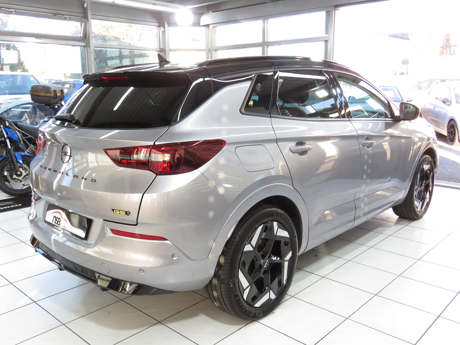 OPEL Grandland 1.6 Hybrid 4x4 GSe Automat-image-3