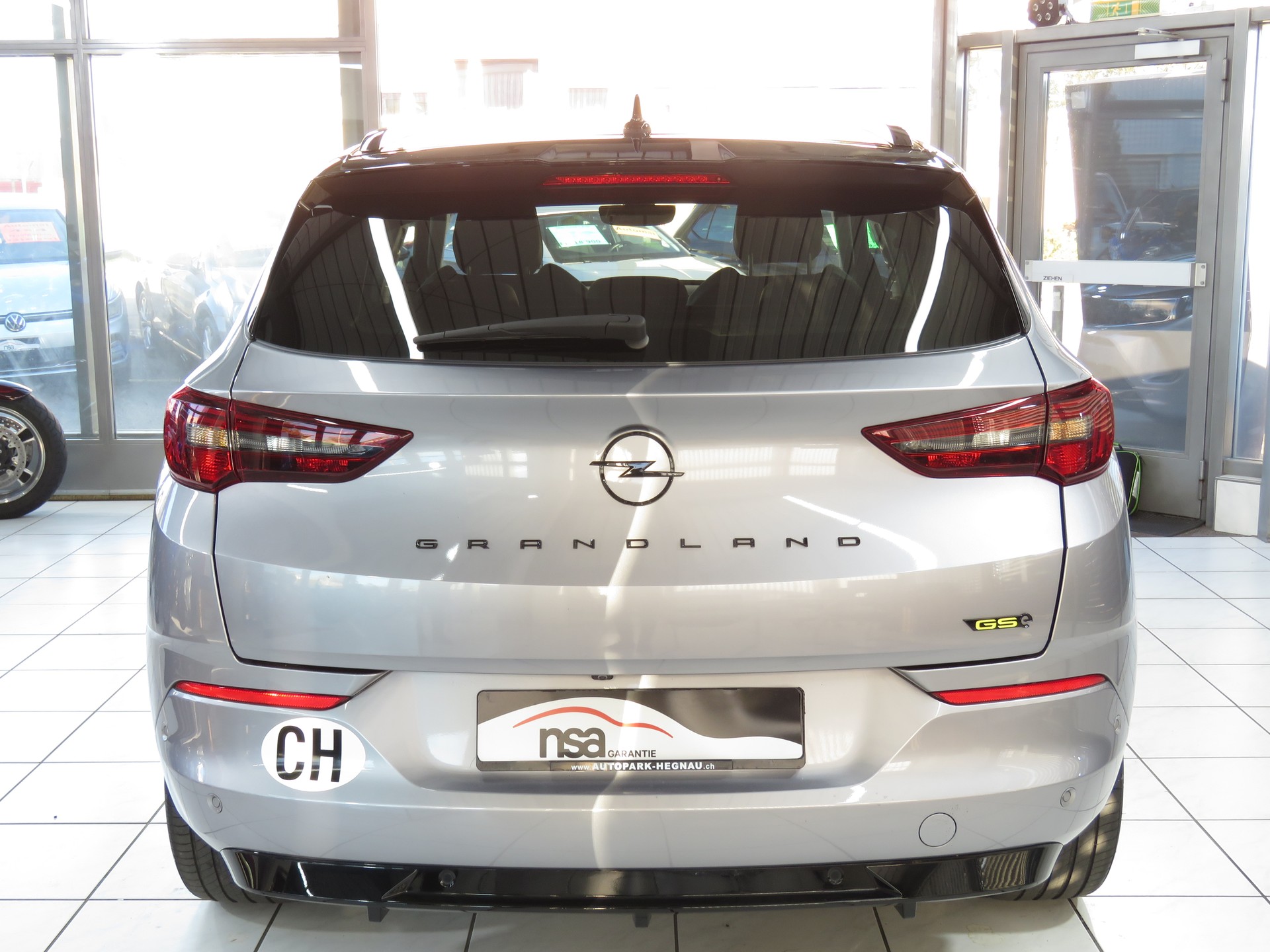 OPEL Grandland 1.6 Hybrid 4x4 GSe Automat-image-4