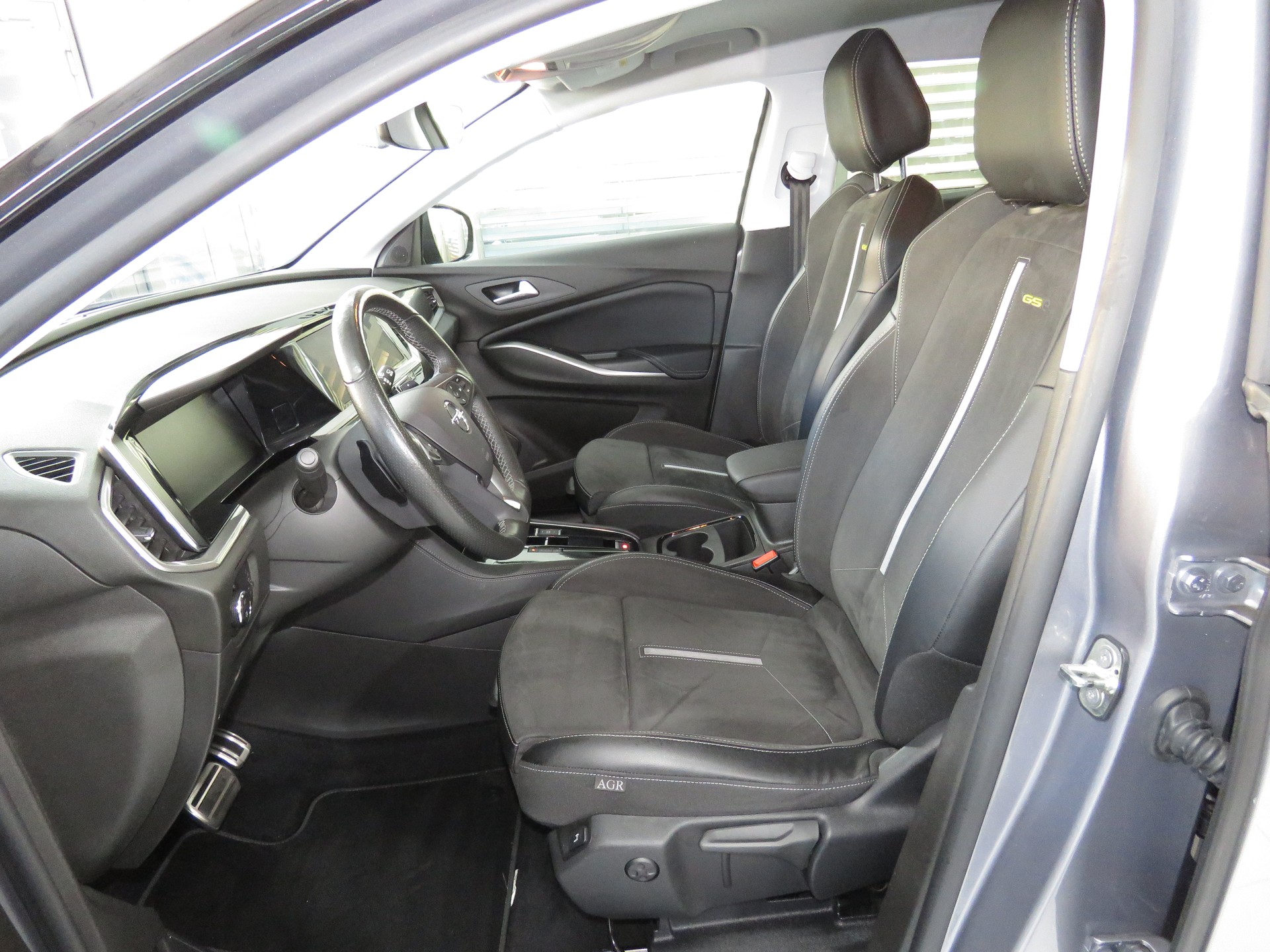 OPEL Grandland 1.6 Hybrid 4x4 GSe Automat-image-7