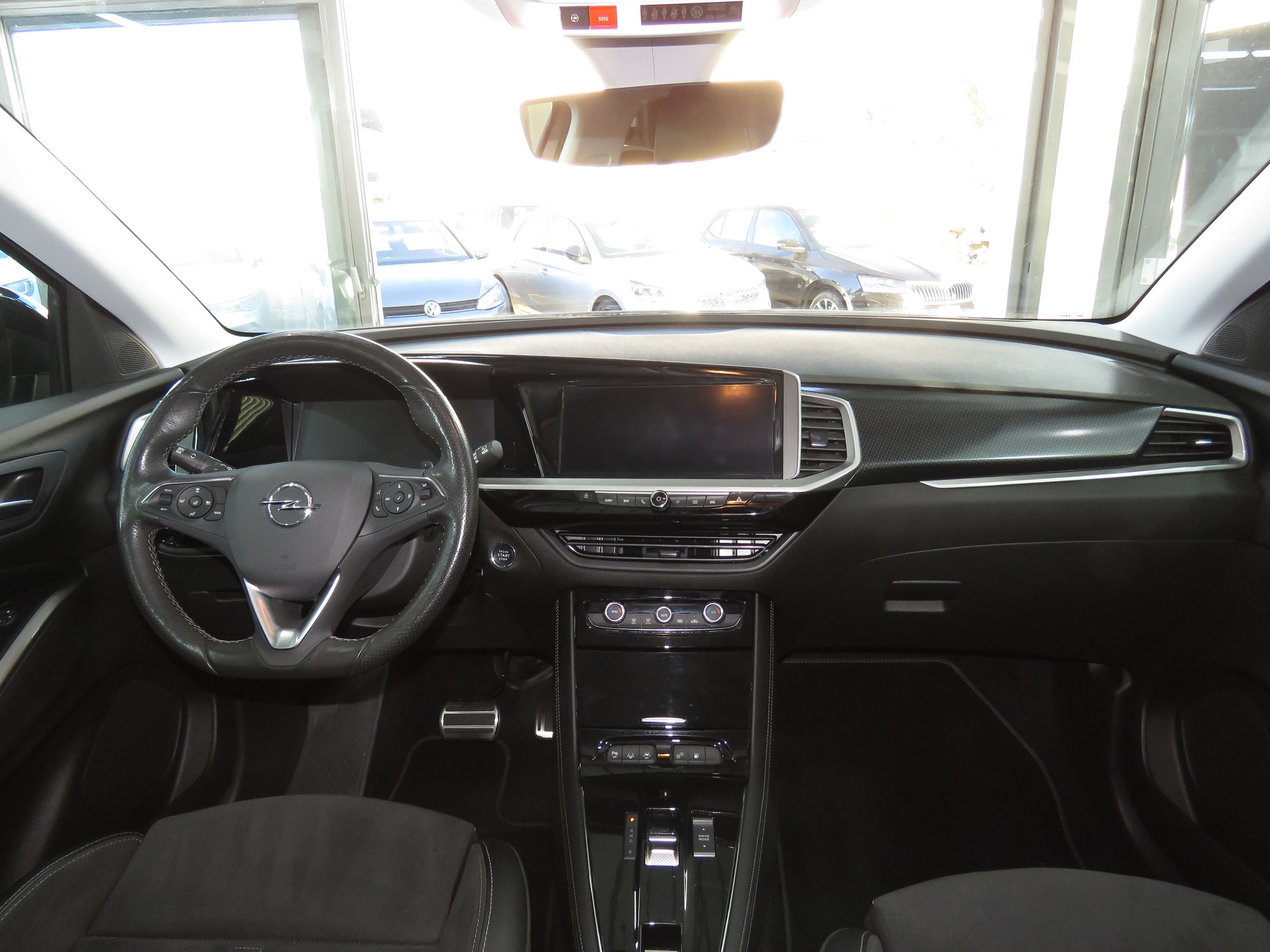OPEL Grandland 1.6 Hybrid 4x4 GSe Automat-image-13