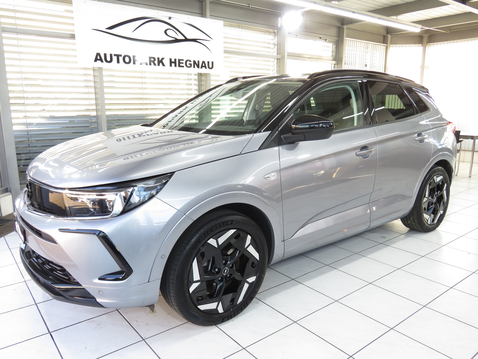 OPEL Grandland 1.6 Hybrid 4x4 GSe Automat-image-0